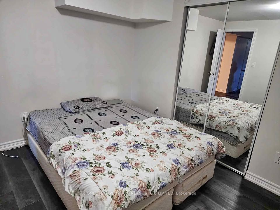75 Parkside Drive Lower Level ( Legal Apt.), Brampton, ON L6Y 3A2 photo 4