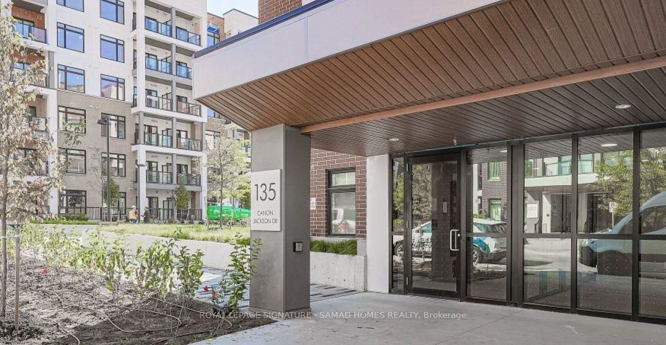 135 Canon Jackson Drive 611, Toronto, ON M6M 0C3 photo 2