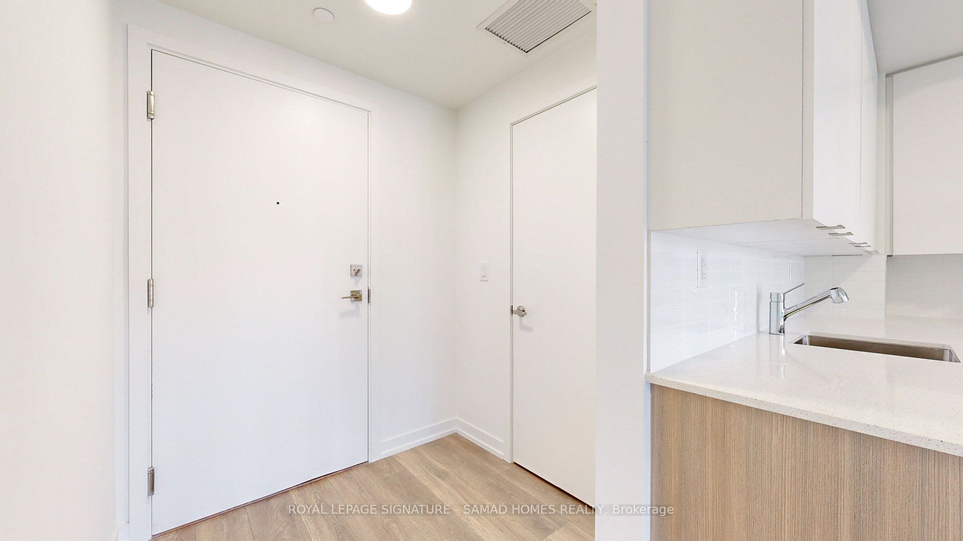 135 Canon Jackson Drive 611, Toronto, ON M6M 0C3 photo 3