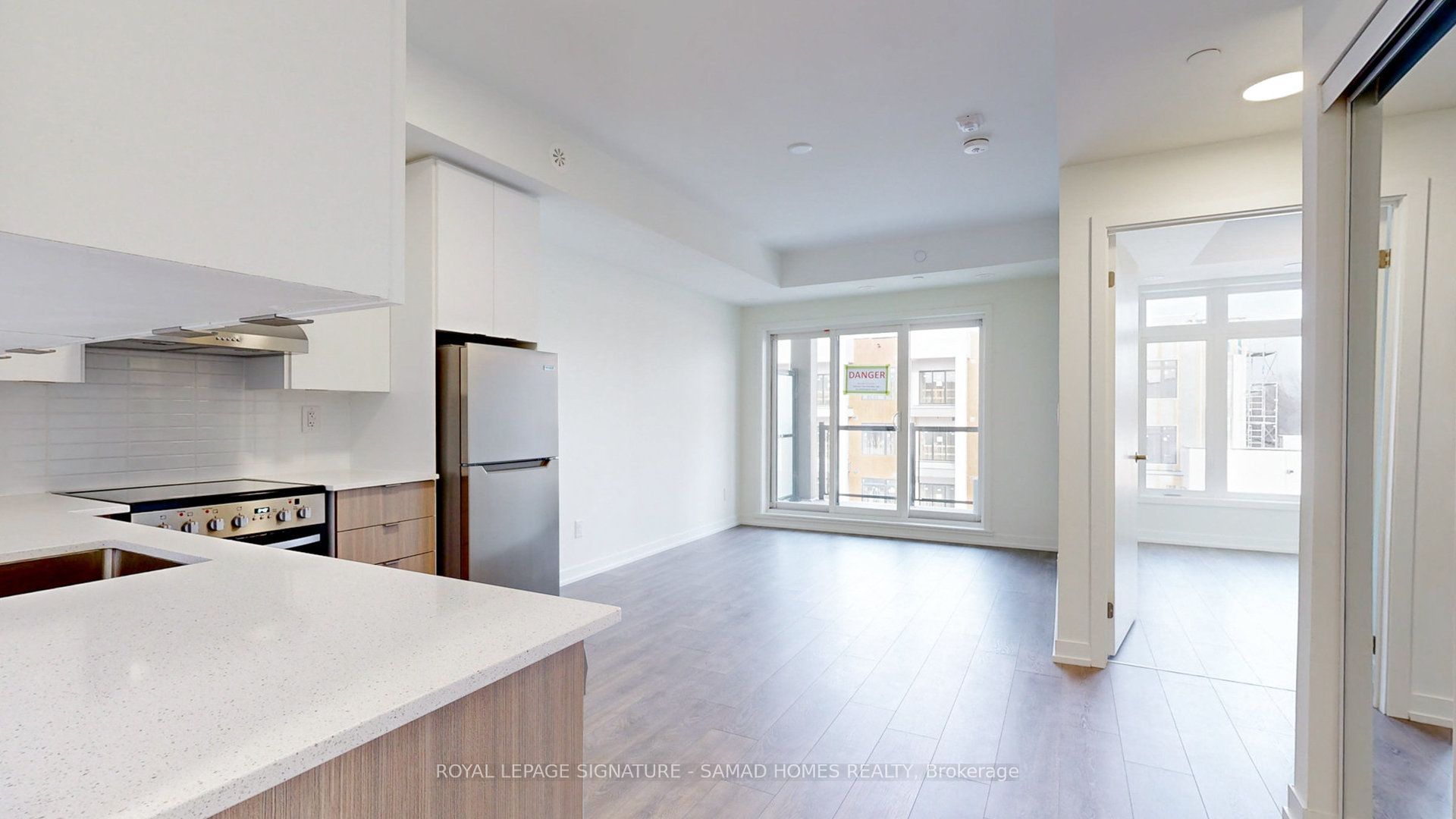 135 Canon Jackson Drive 611, Toronto, ON M6M 0C3 photo 4