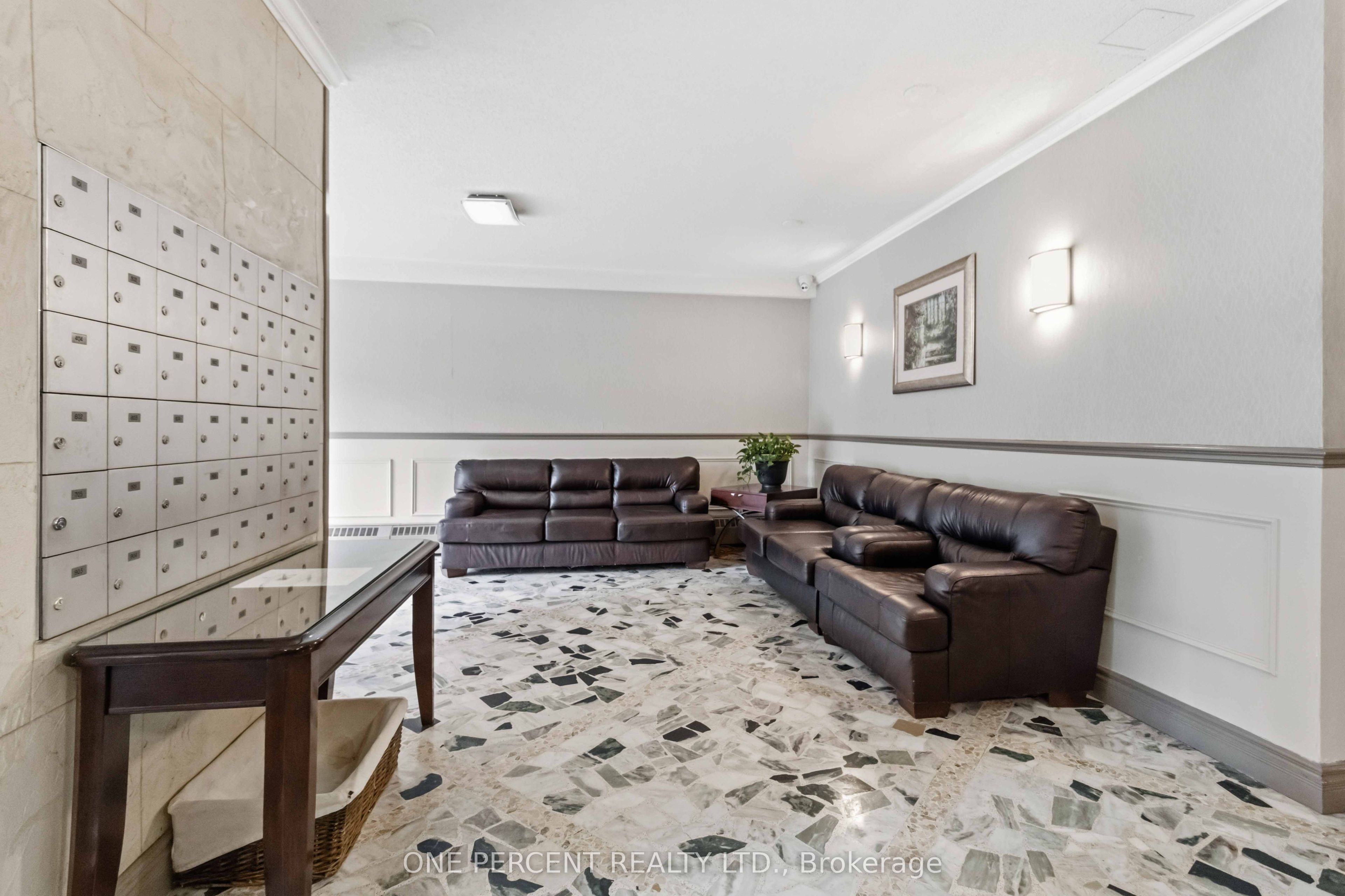15 Elizabeth Street N 1005, Mississauga, ON L5G 2Z3 photo 3
