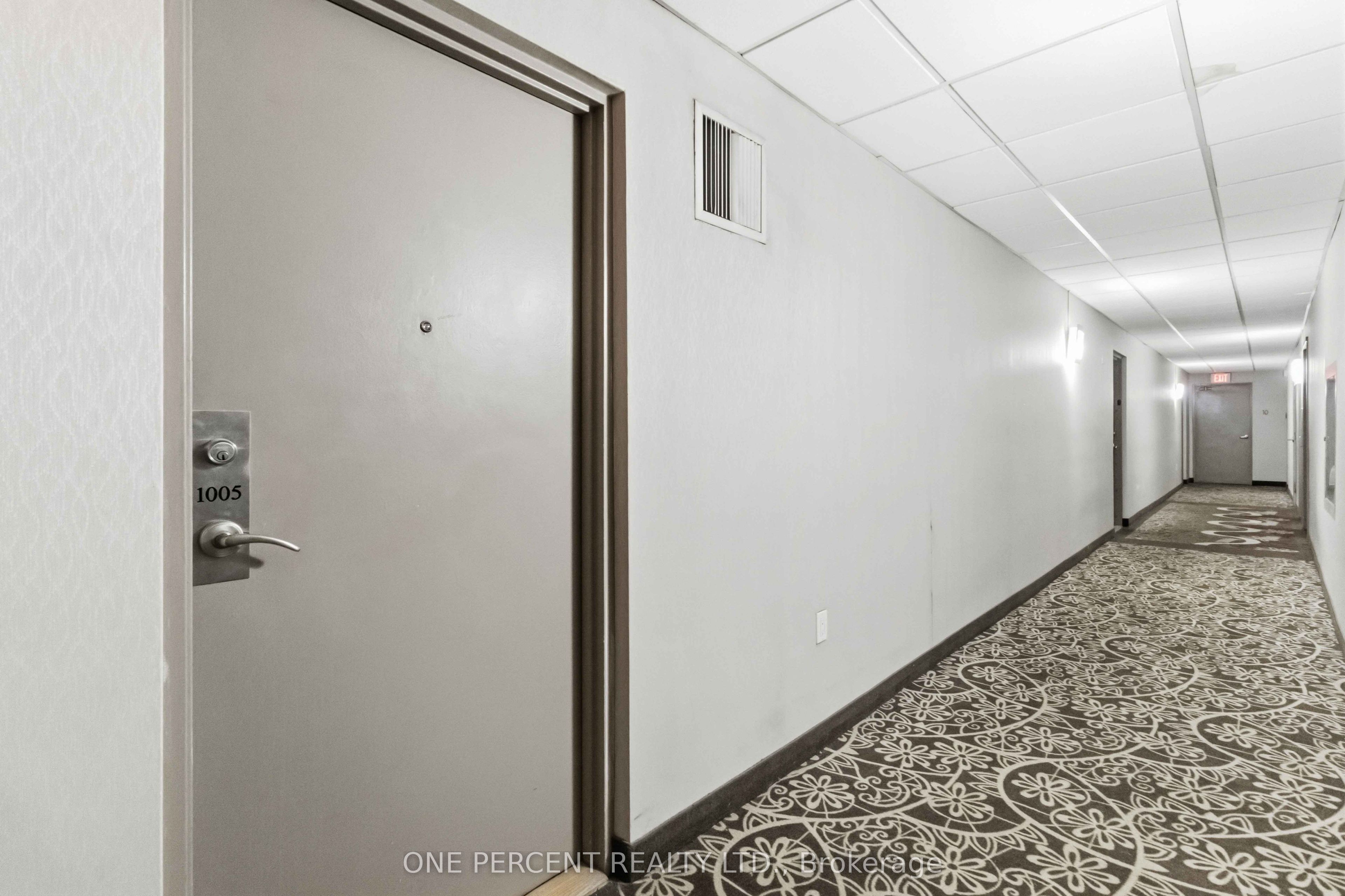 15 Elizabeth Street N 1005, Mississauga, ON L5G 2Z3 photo 4