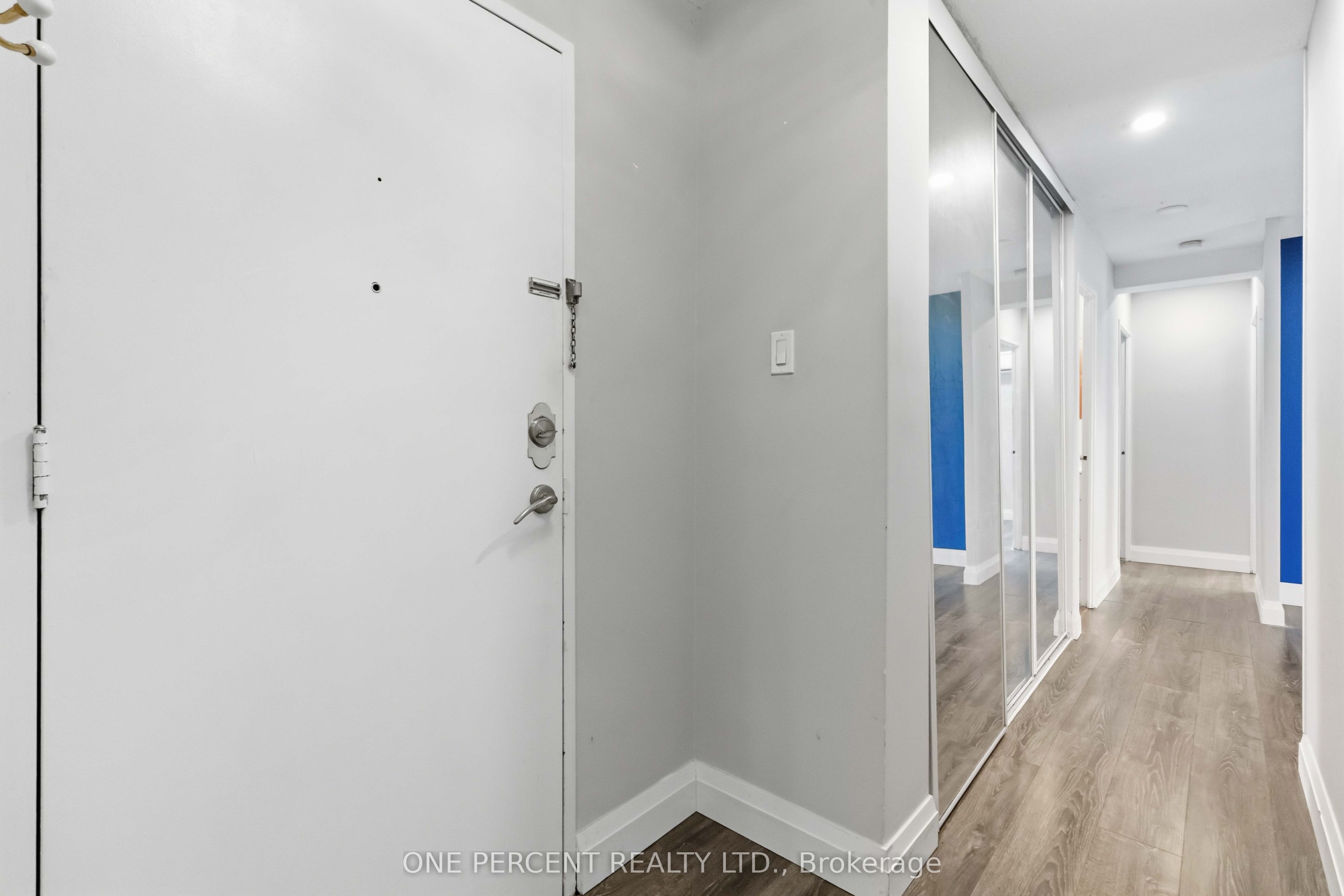 15 Elizabeth Street N 1005, Mississauga, ON L5G 2Z3 photo 5