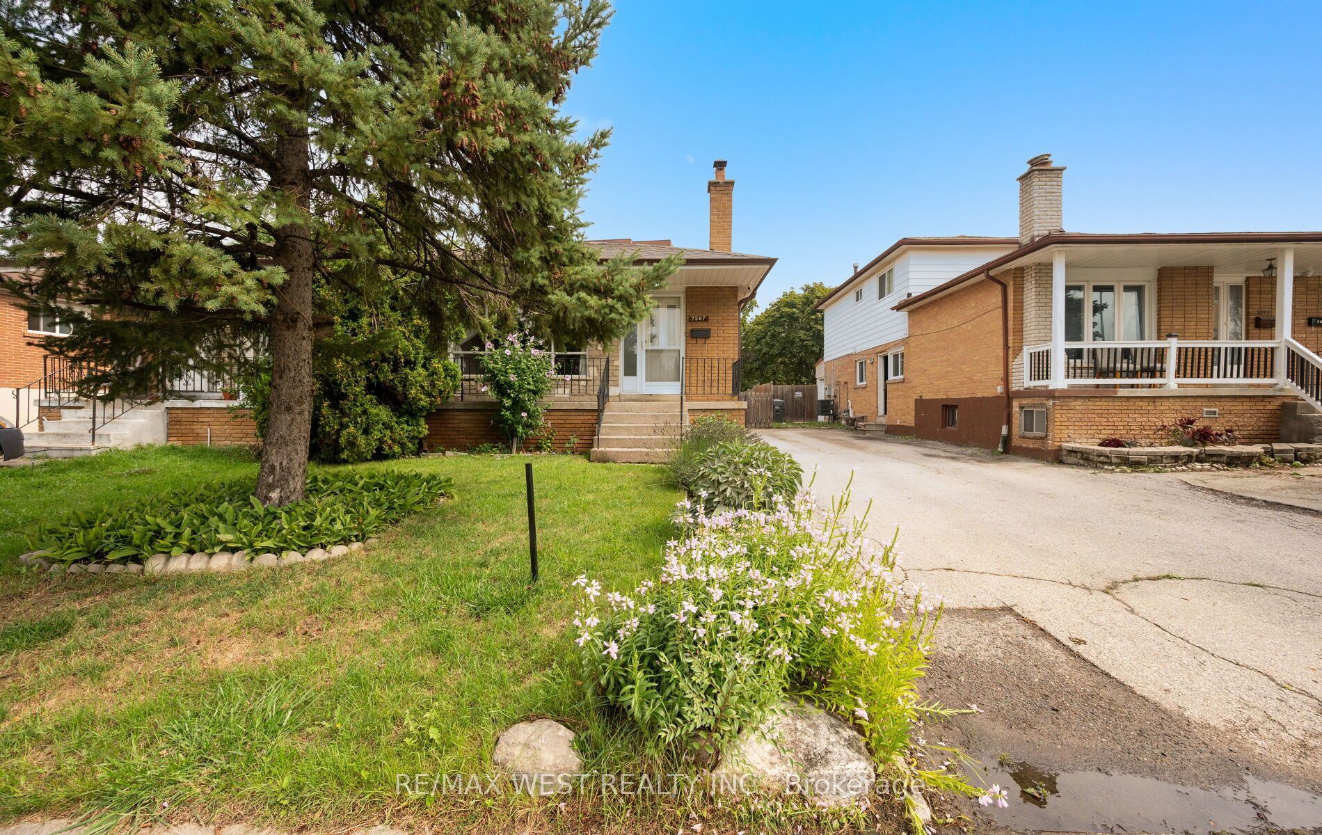 7397 Catalpa Road, Mississauga, ON L4T 2T2 photo 2