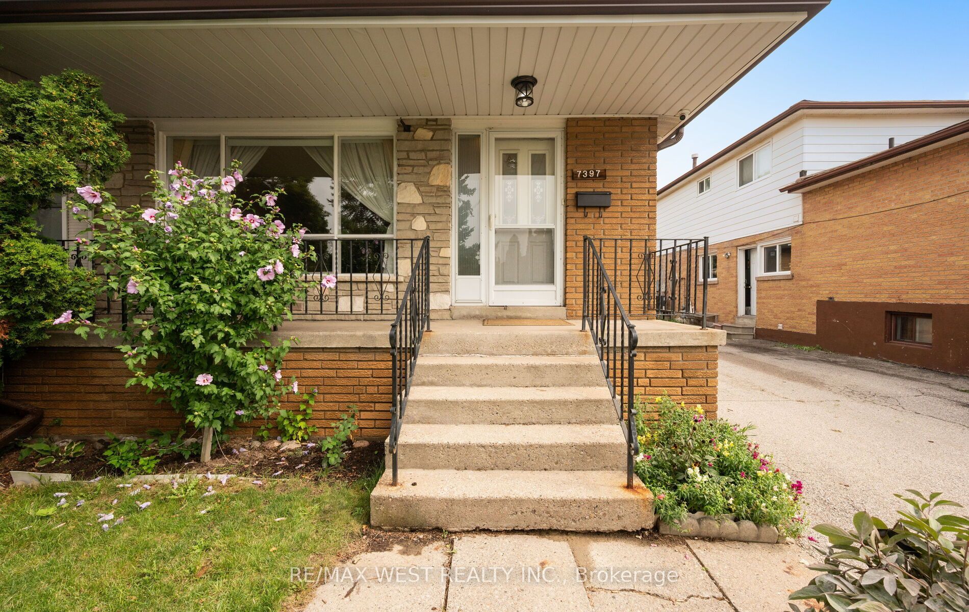 7397 Catalpa Road, Mississauga, ON L4T 2T2 photo 3