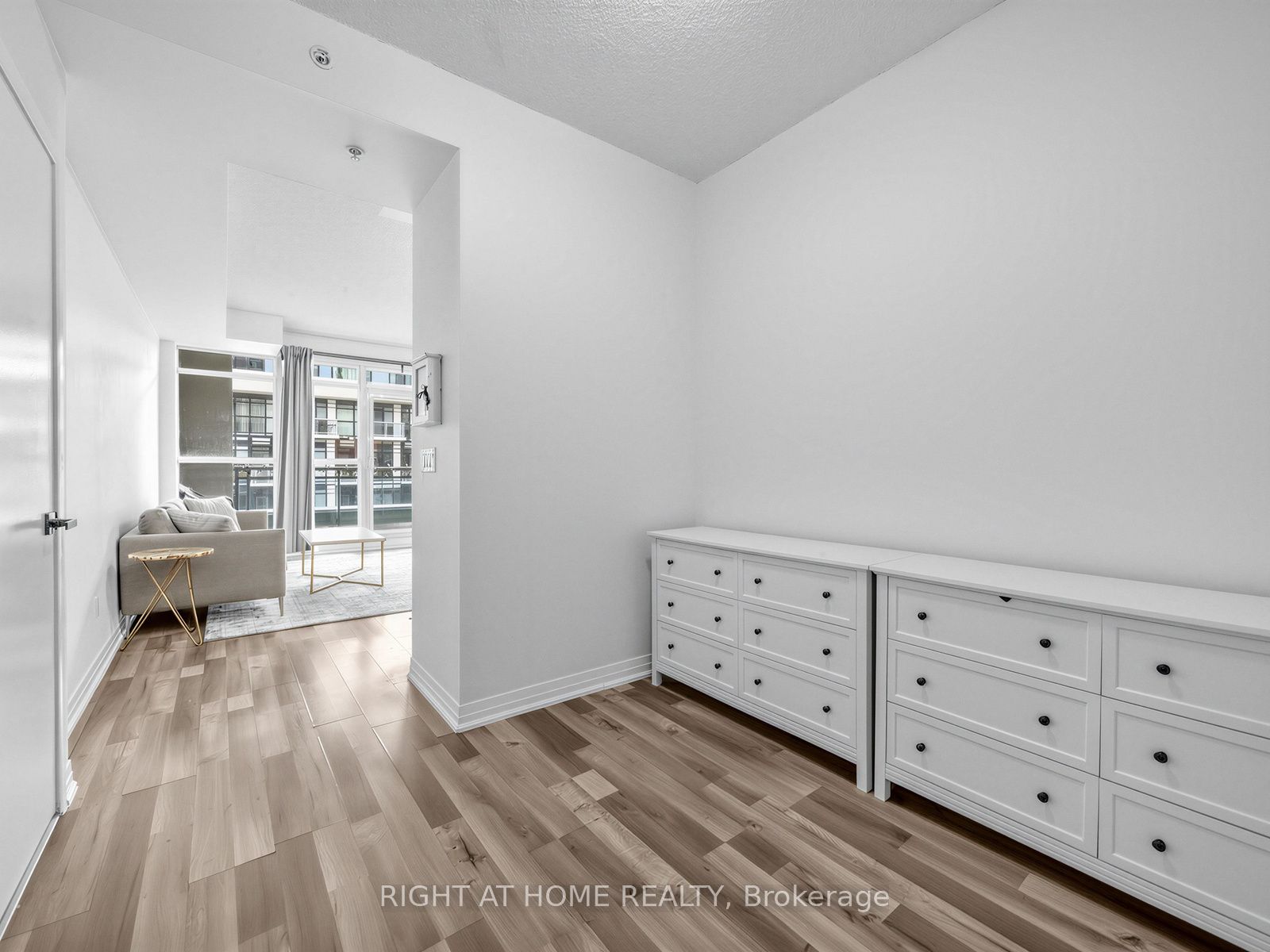 155 Legion Road N 208, Toronto, ON M8Y 0A7 photo 4
