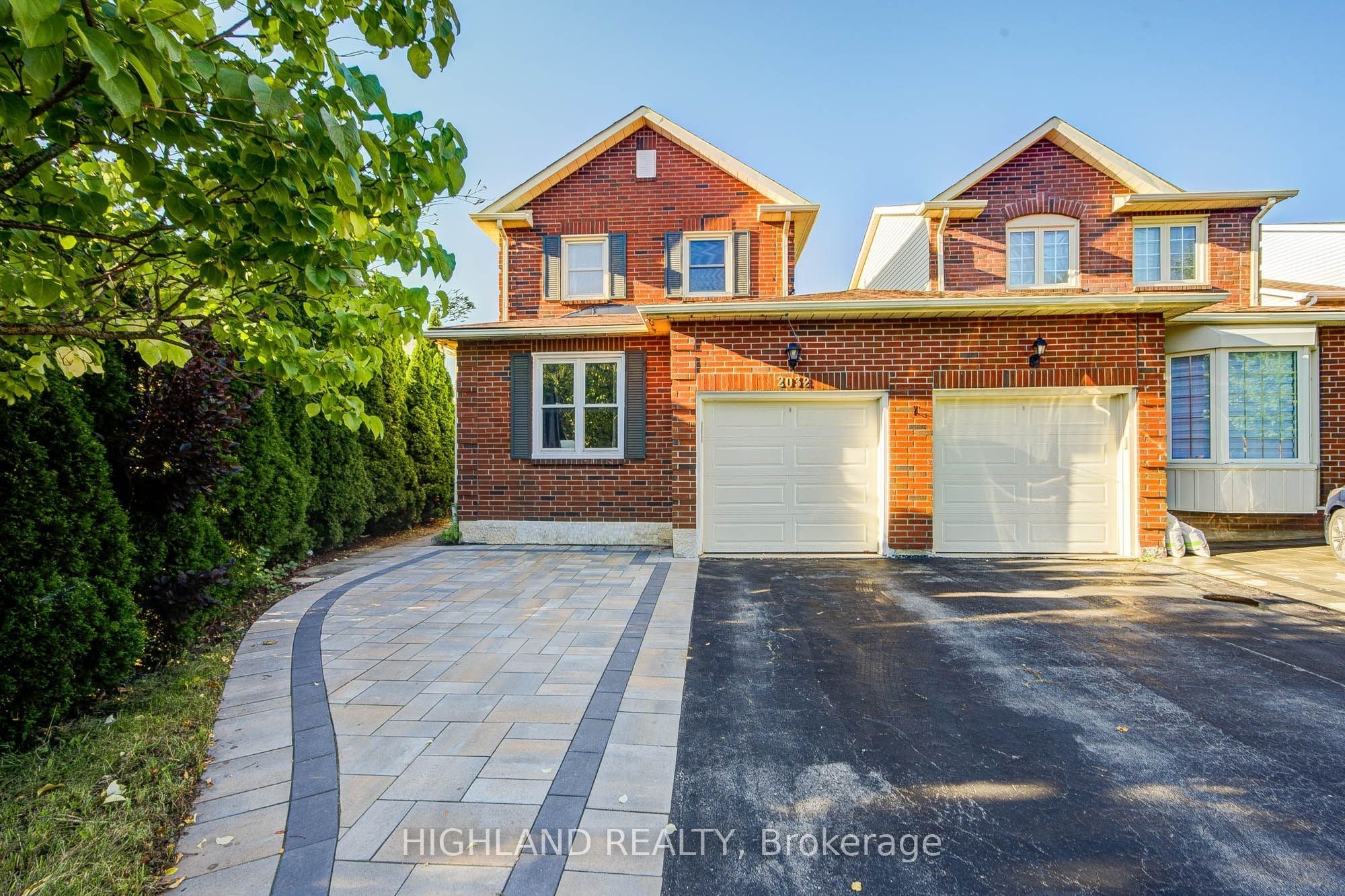 2032 Glenada Crescent, Oakville, ON L6H 4M5