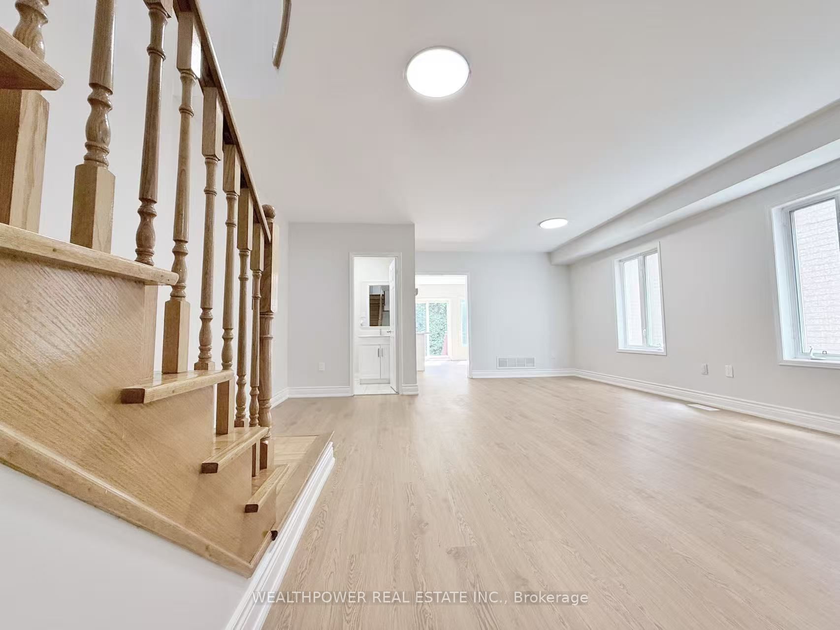 567 Summer Park Crescent, Mississauga, ON L5B 4E9 photo 2