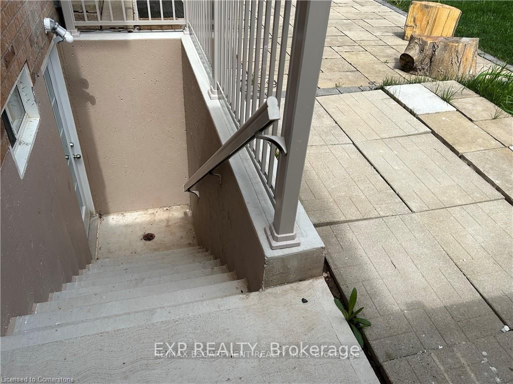 307 Burloak Drive Basement, Oakville, ON L6L 6T6 photo 2