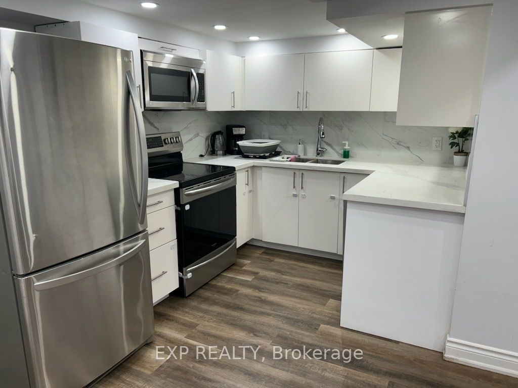 307 Burloak Drive Basement, Oakville, ON L6L 6T6 photo 3