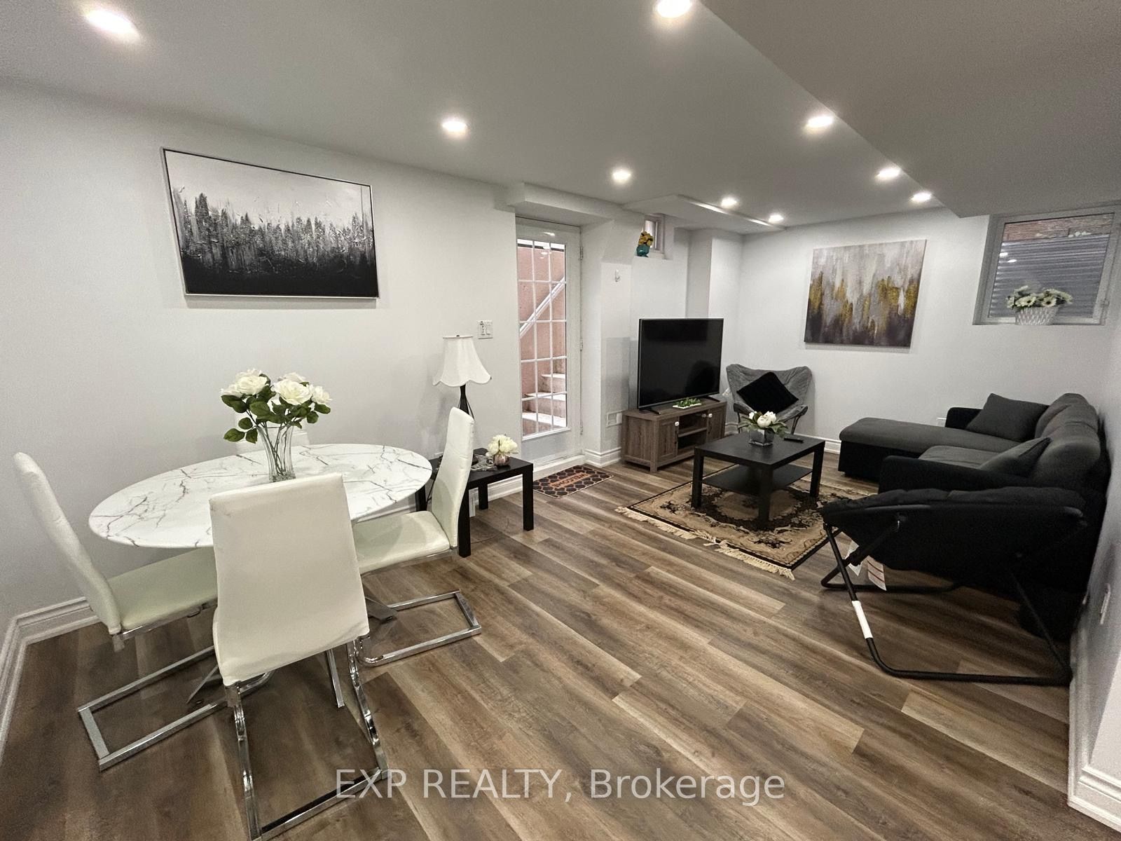 307 Burloak Drive Basement, Oakville, ON L6L 6T6 photo 4
