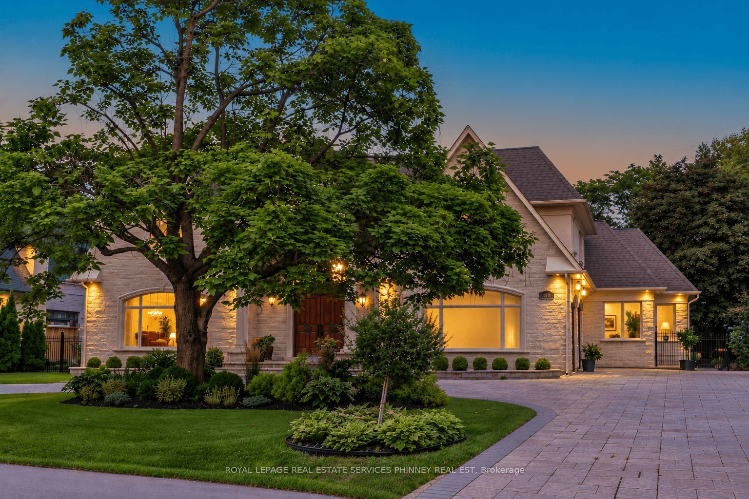 1511 Broadmoor Avenue, Mississauga, ON L5G 3T7
