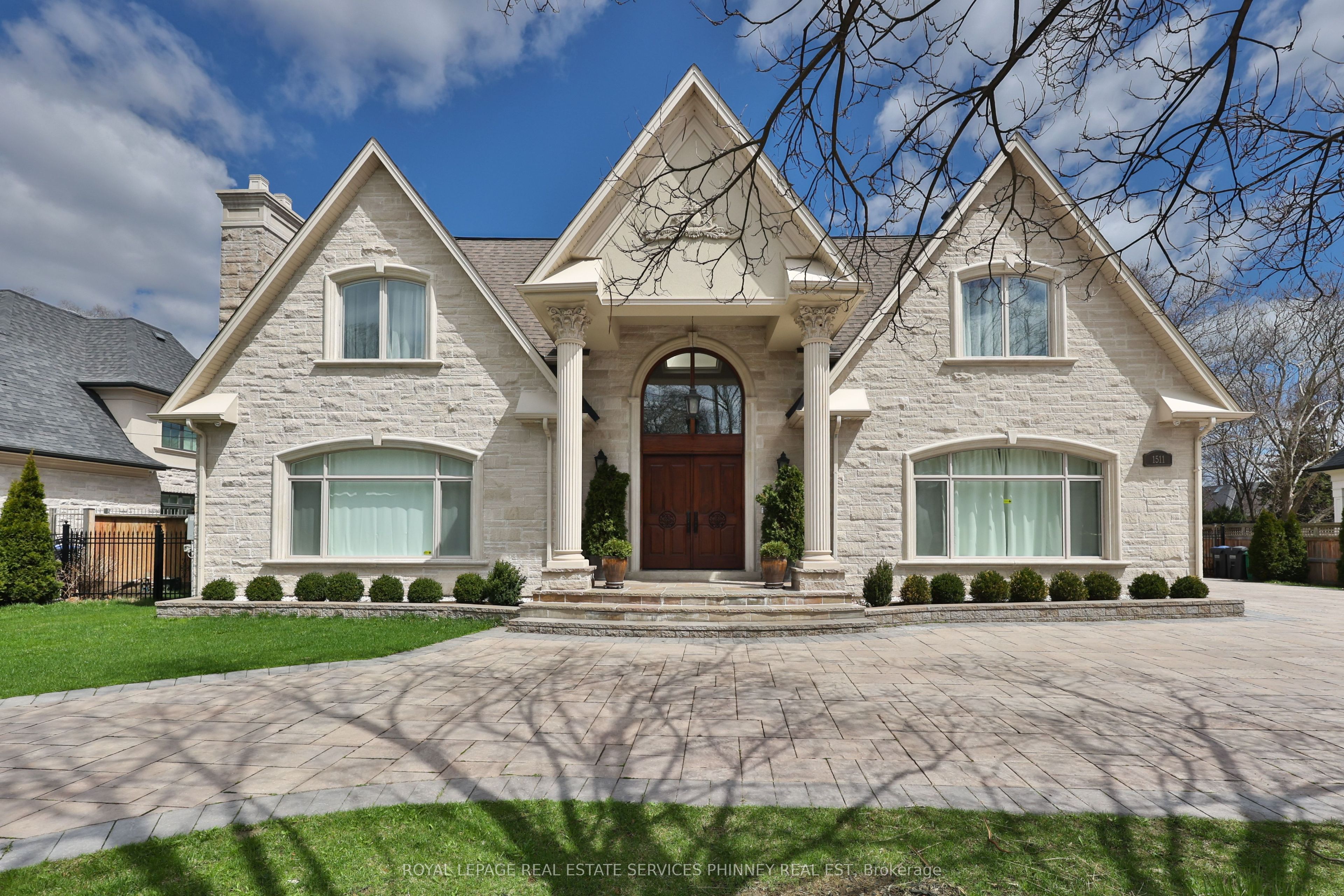 1511 Broadmoor Avenue, Mississauga, ON L5G 3T7 photo 4