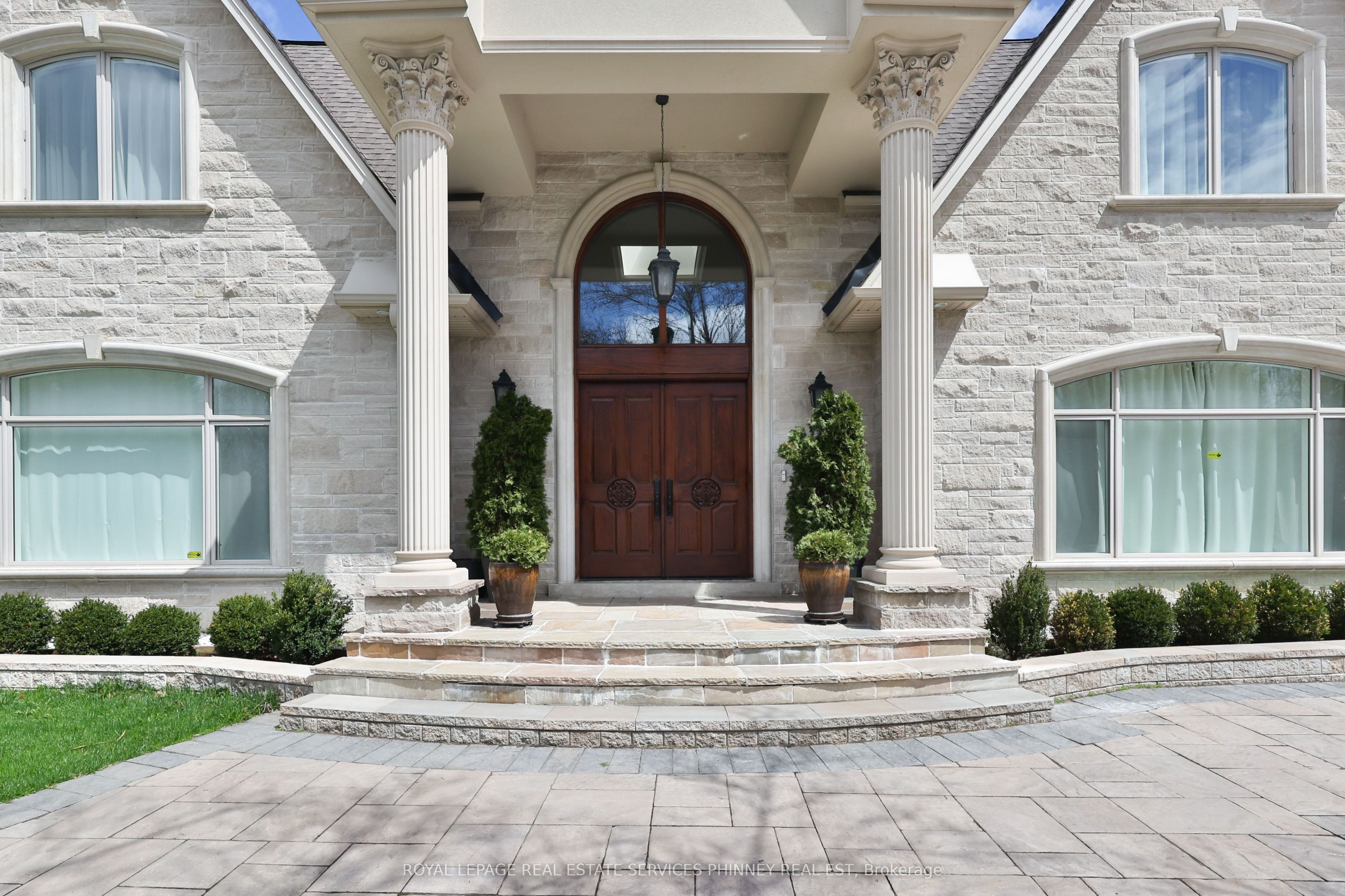 1511 Broadmoor Avenue, Mississauga, ON L5G 3T7 photo 5