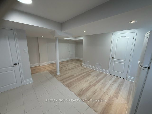47 Midsummer Drive, Brampton, ON L6P 3E4 photo 2