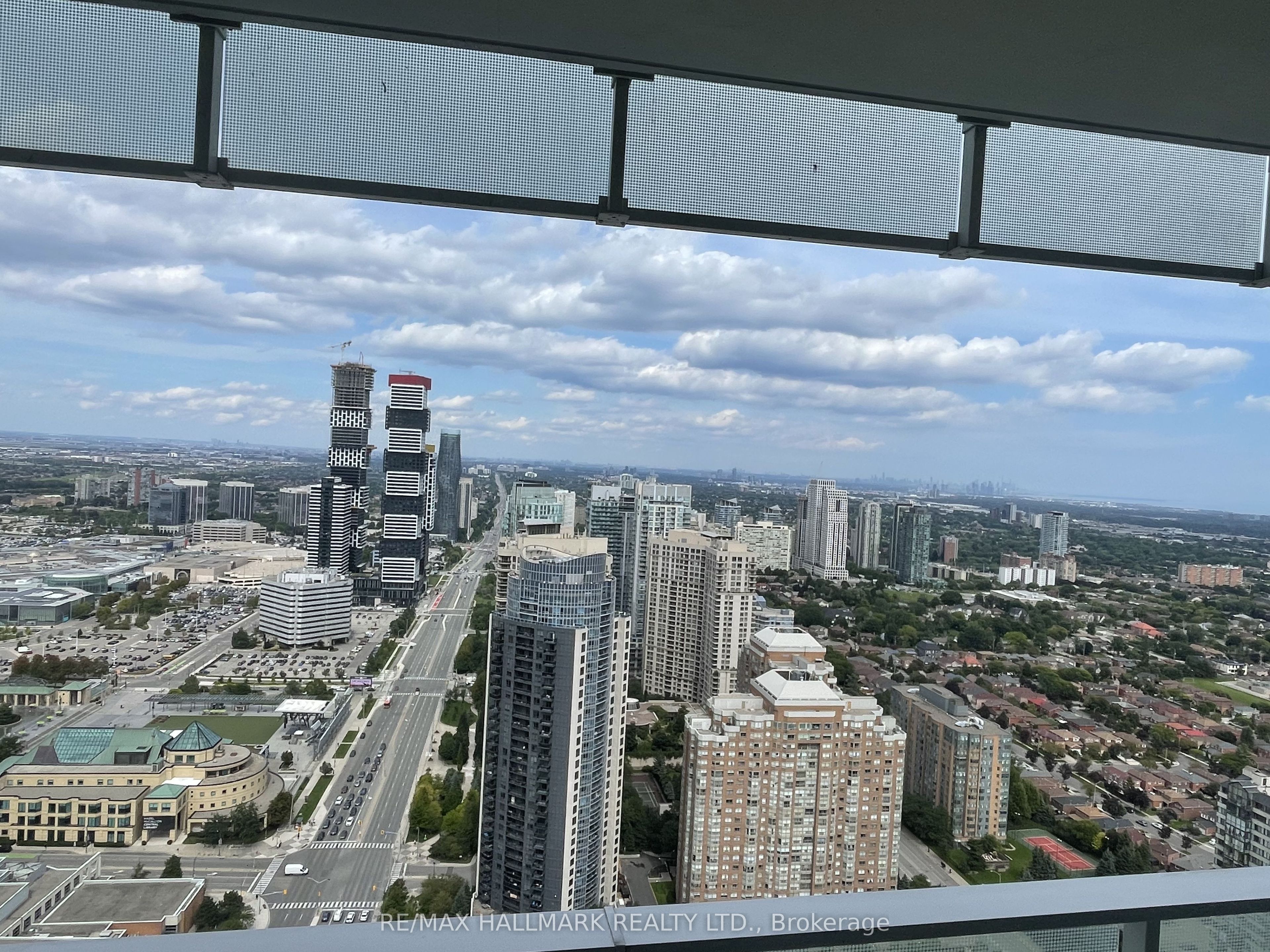 3900 Confederation Parkway 4111, Mississauga, ON L5B 0M3 photo 2