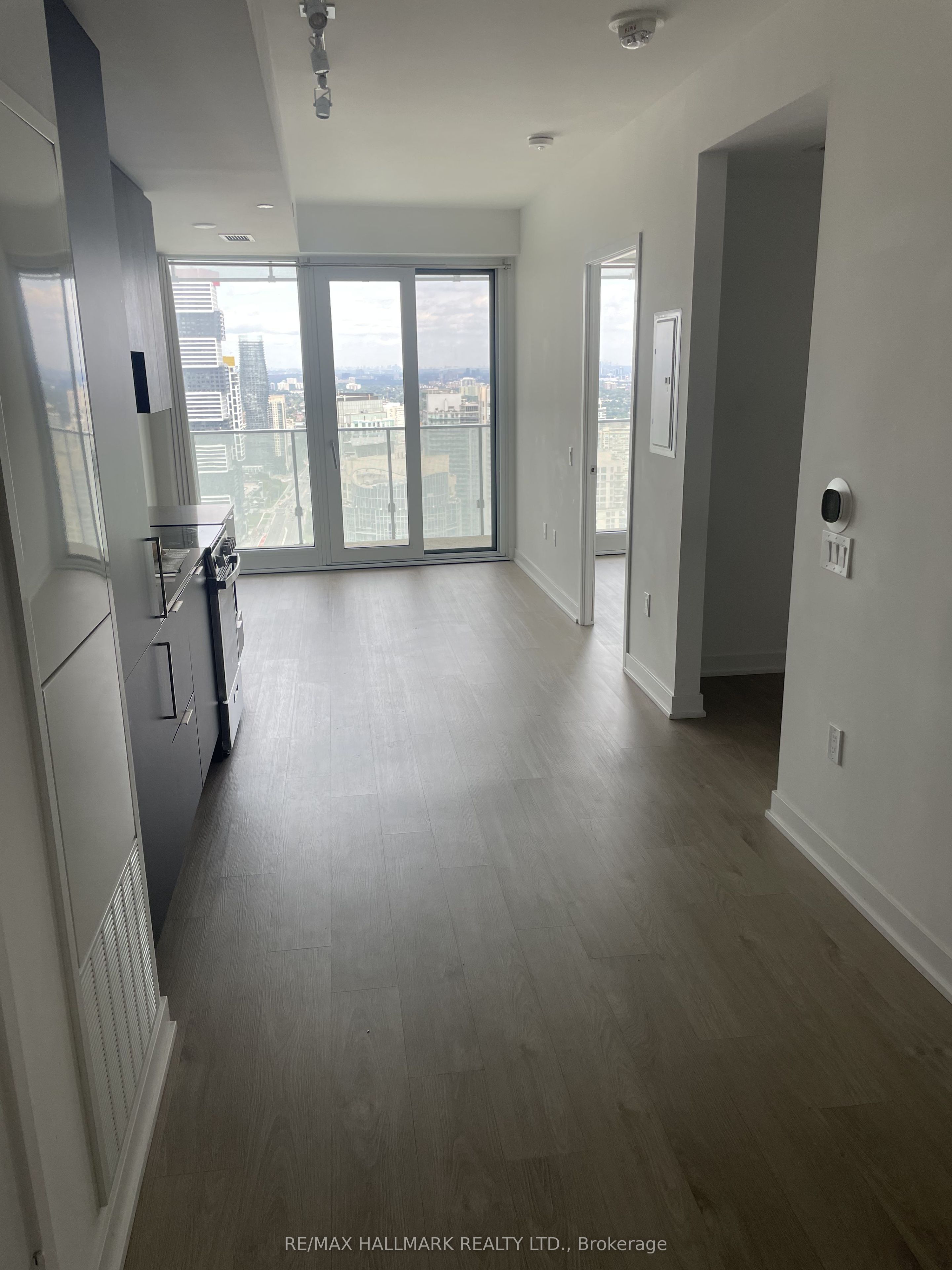 3900 Confederation Parkway 4111, Mississauga, ON L5B 0M3 photo 3
