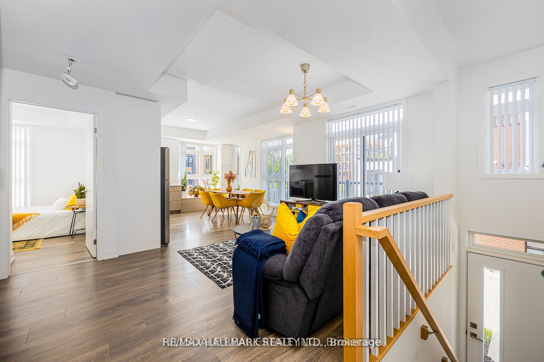 90 Canon Jackson Drive 207, Toronto, ON M6M 0C1 photo 3
