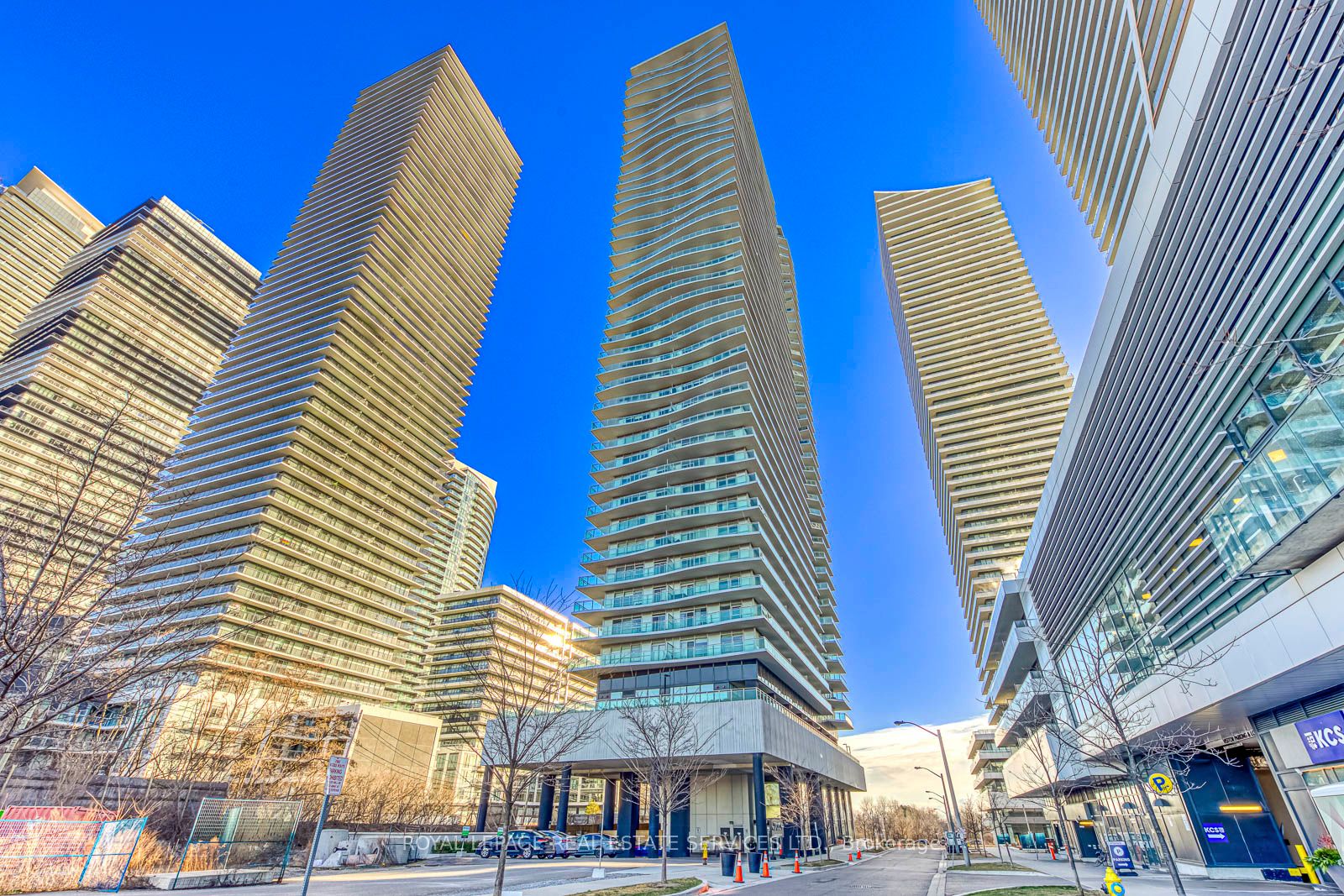 33 Shore Breeze Drive 3706, Toronto, ON M8V 0G1