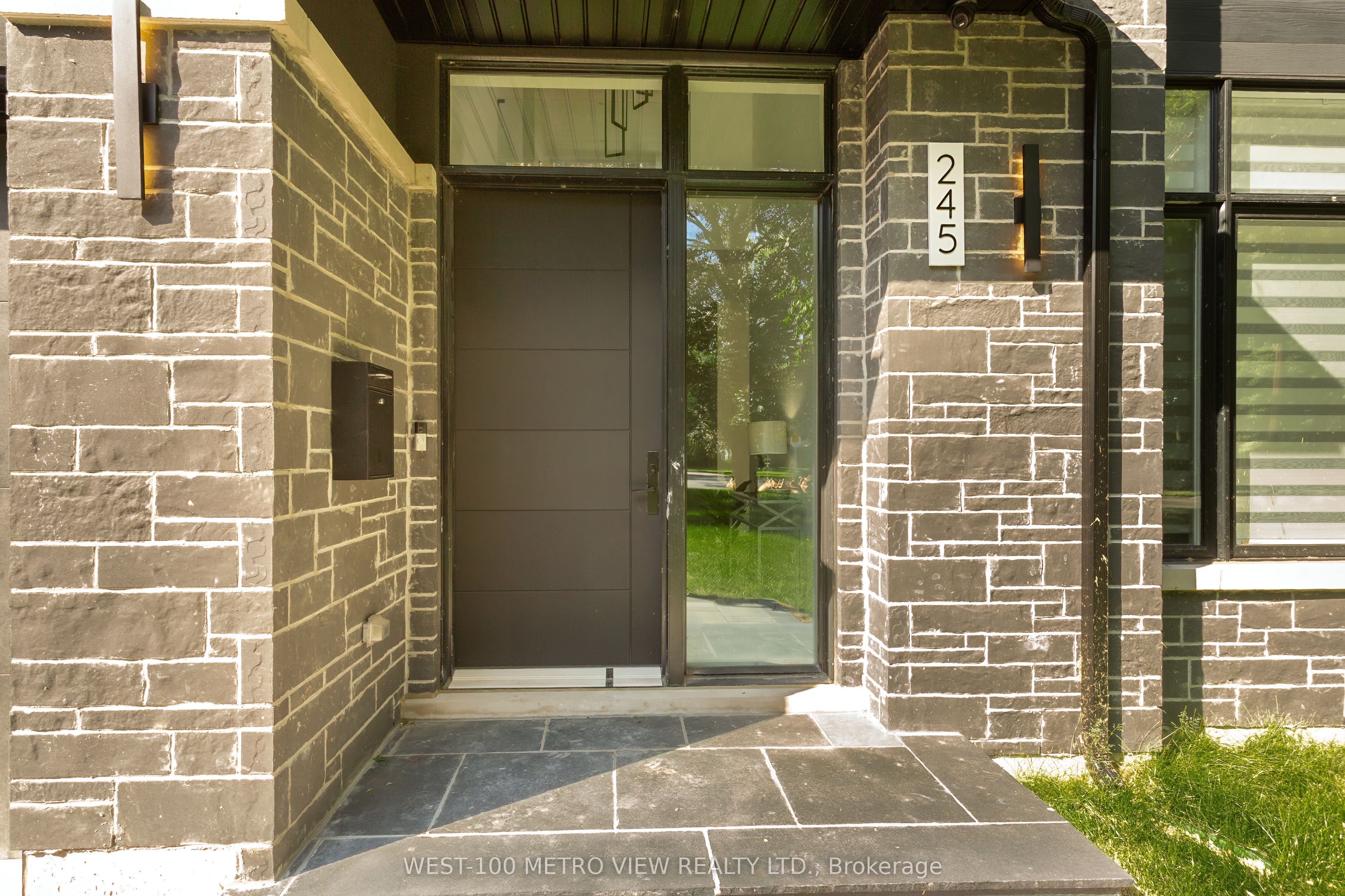 245 Bronte Road, Oakville, ON L6L 3C6 photo 2