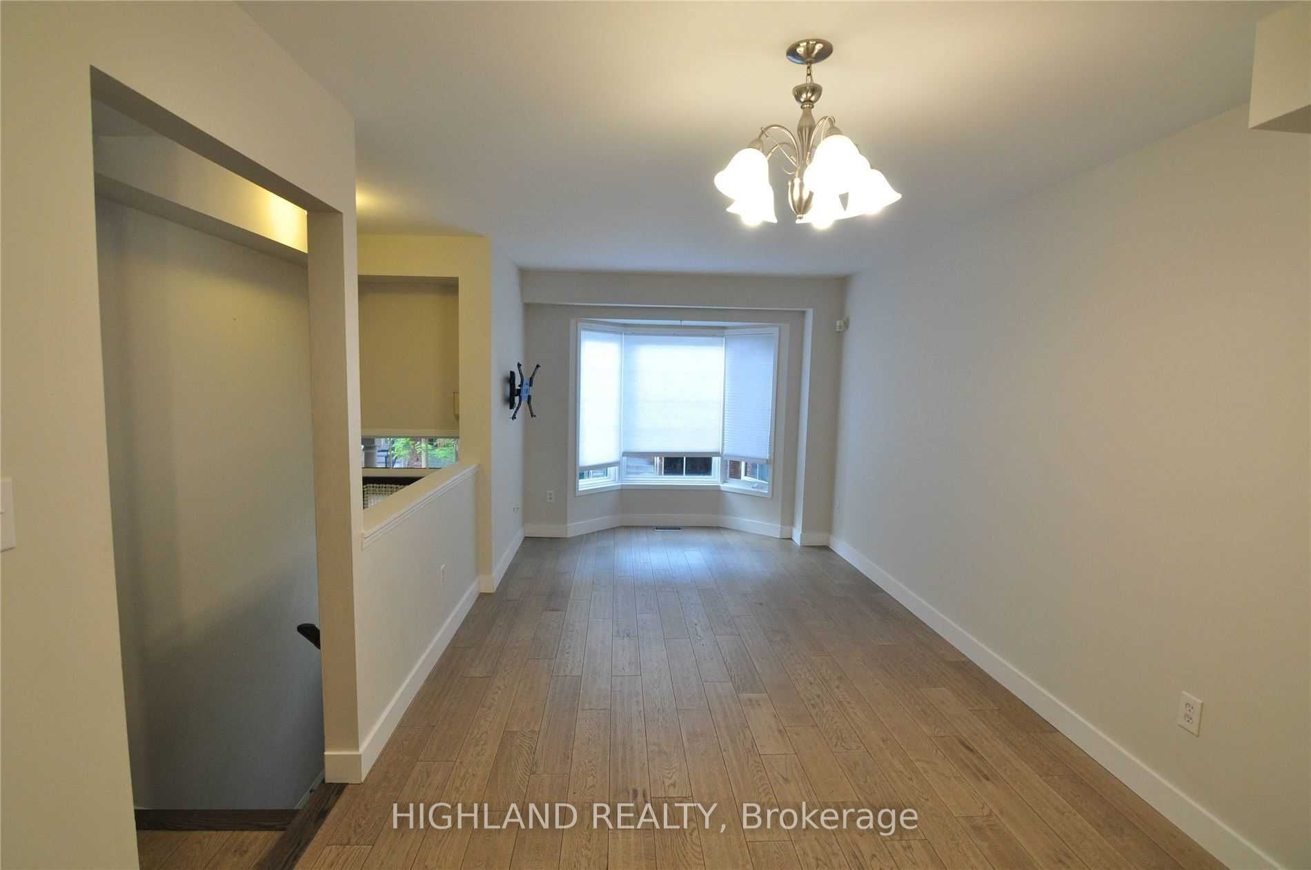 1168 Arena Road 18, Mississauga, ON L4Y 4G7 photo 2