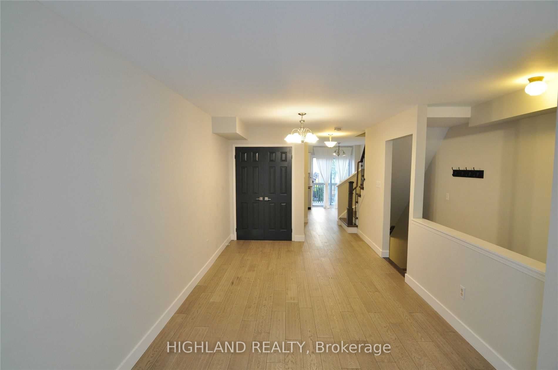 1168 Arena Road 18, Mississauga, ON L4Y 4G7 photo 3