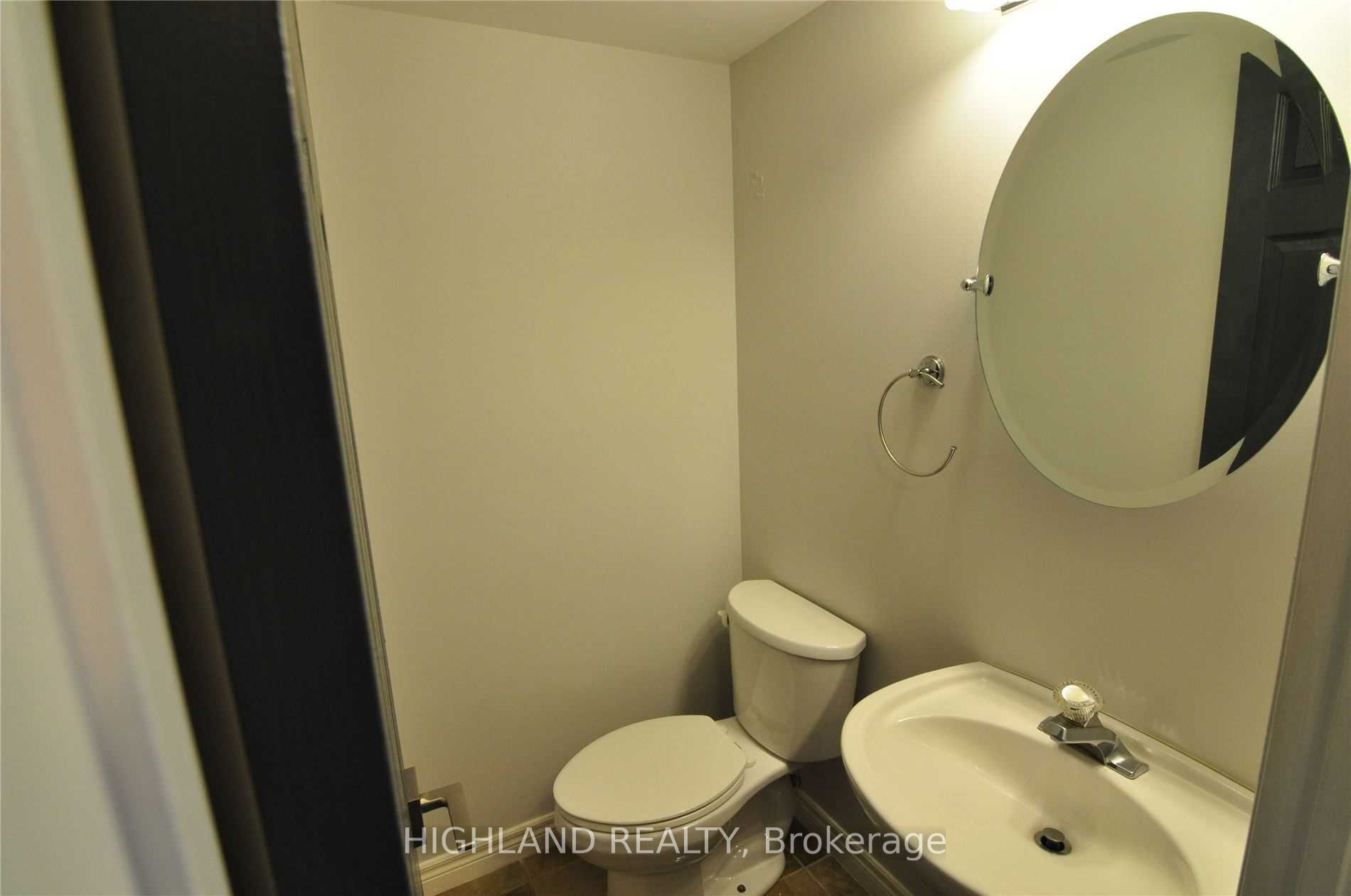 1168 Arena Road 18, Mississauga, ON L4Y 4G7 photo 4