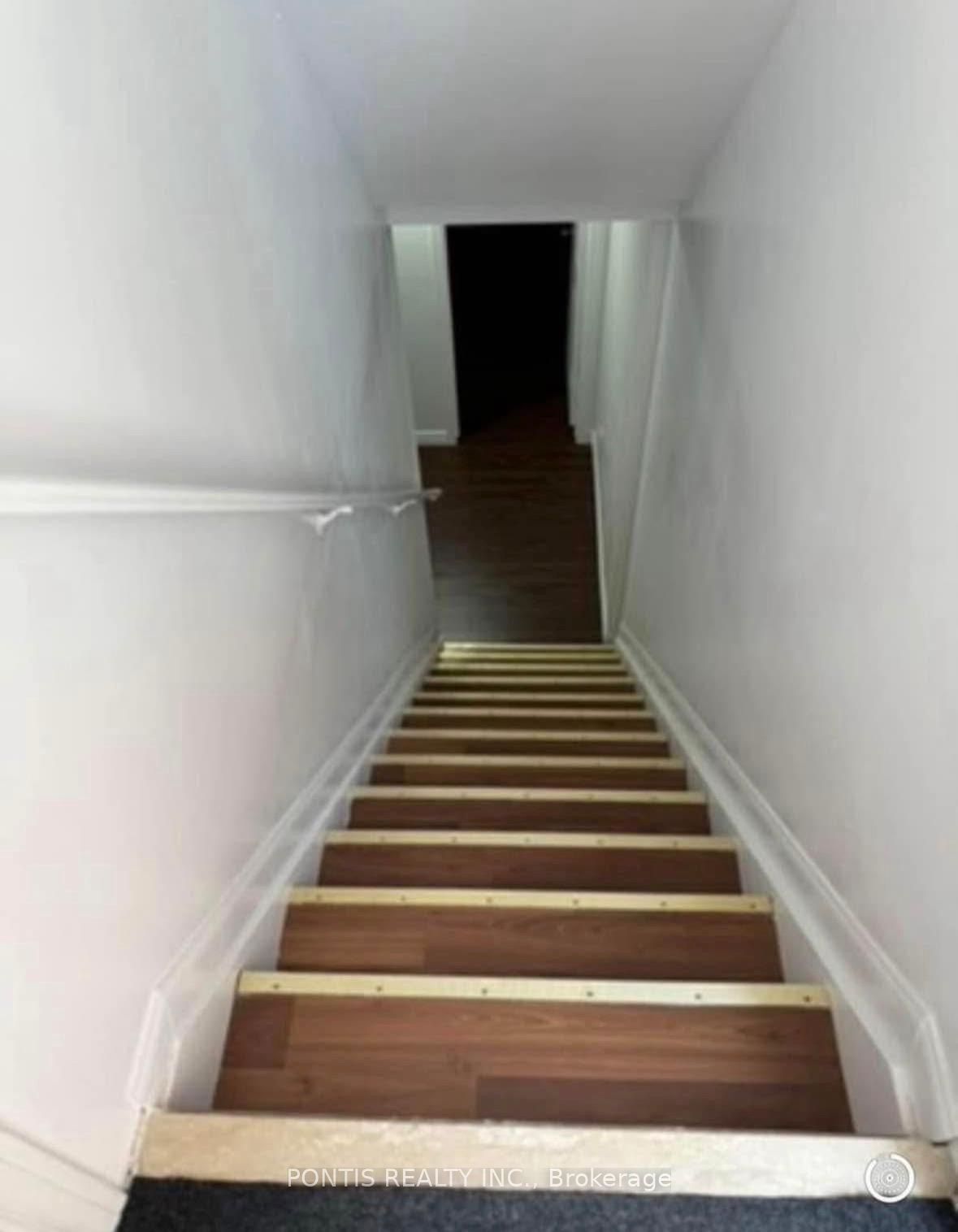 588 Dolly Bird Lane Basement, Mississauga, ON L5W 1G7 photo 3