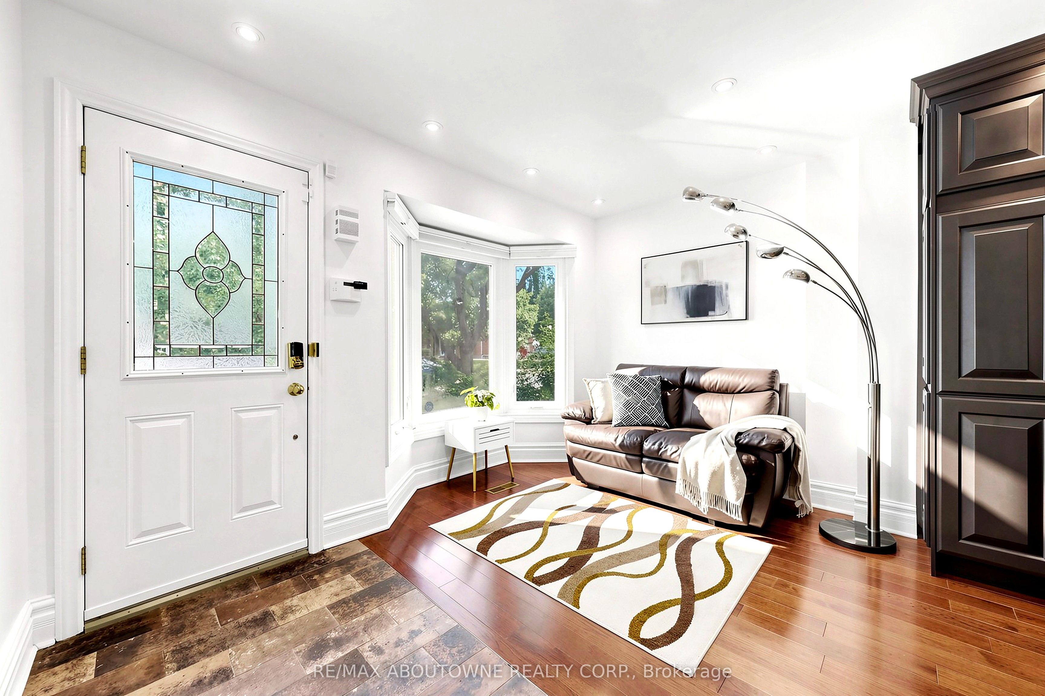 2072 Glenada Crescent, Oakville, ON L6H 4M2 photo 4