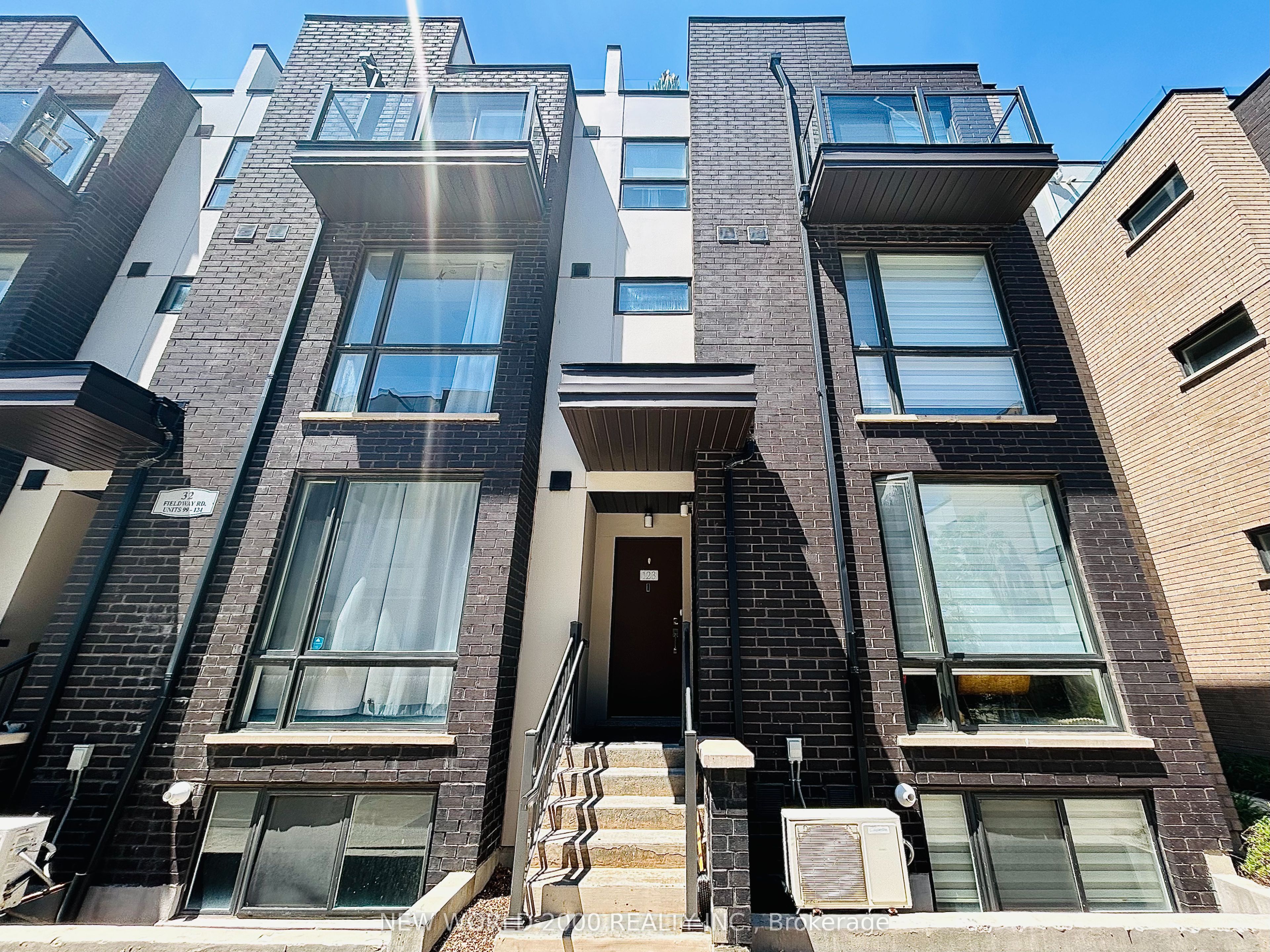 32 Fieldway Road 123, Toronto, ON M8Z 0E3 photo 2