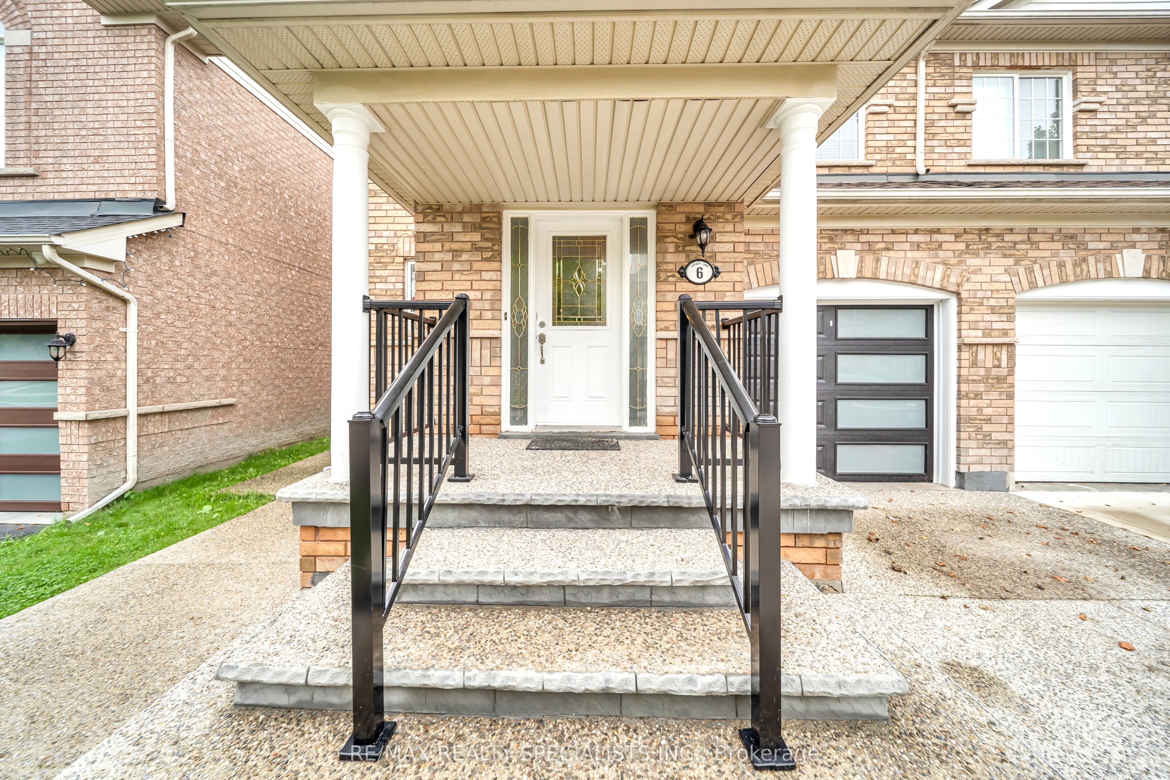 6 Topiary Lane, Brampton, ON L7A 2K6 photo 2