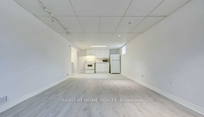 5 Wanita Road, Mississauga, ON L5G 1A9 photo 4