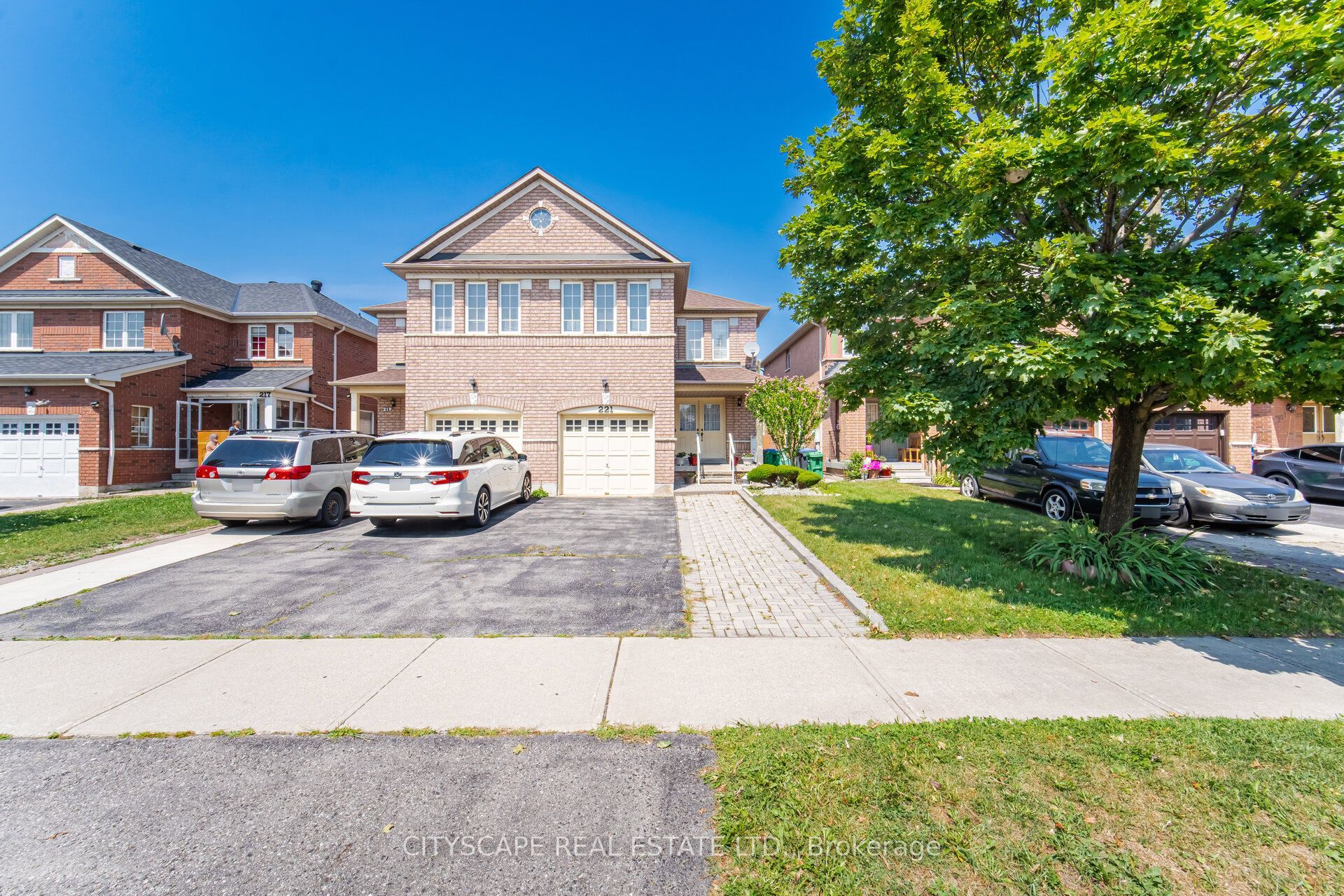 221 Richvale Drive S, Brampton, ON L6Z 4W2 photo 2