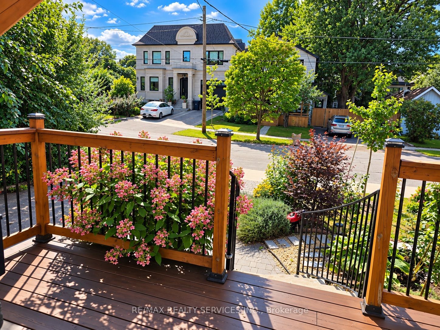 21 Mcintosh Avenue, Toronto, ON M8Y 3E1 photo 3