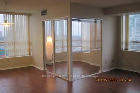 50 Kingsbridge Garden Circle 811, Mississauga, ON L5R 1Y2 photo 2