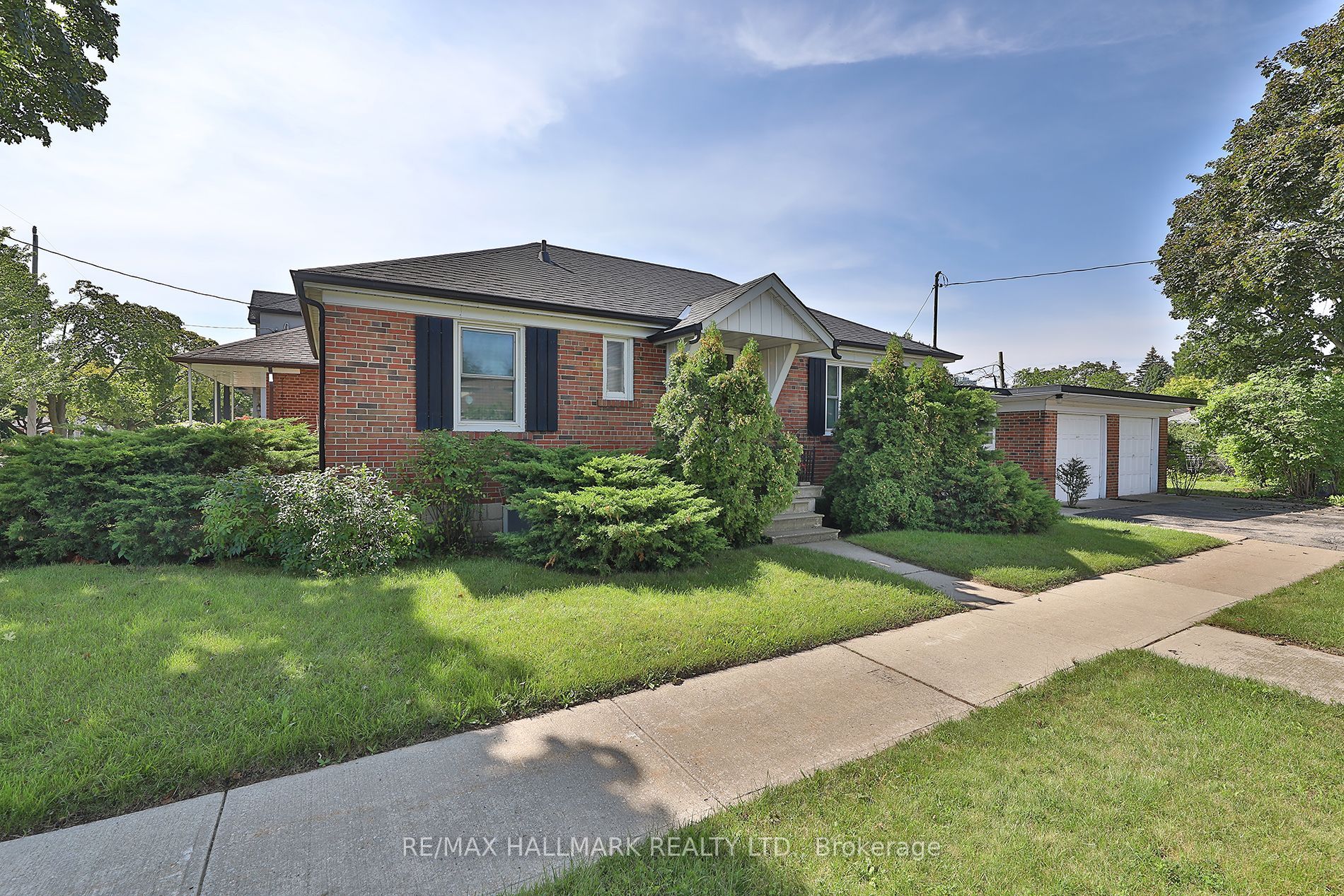 55 Athol Avenue, Toronto, ON M8Z 2A6 photo 2