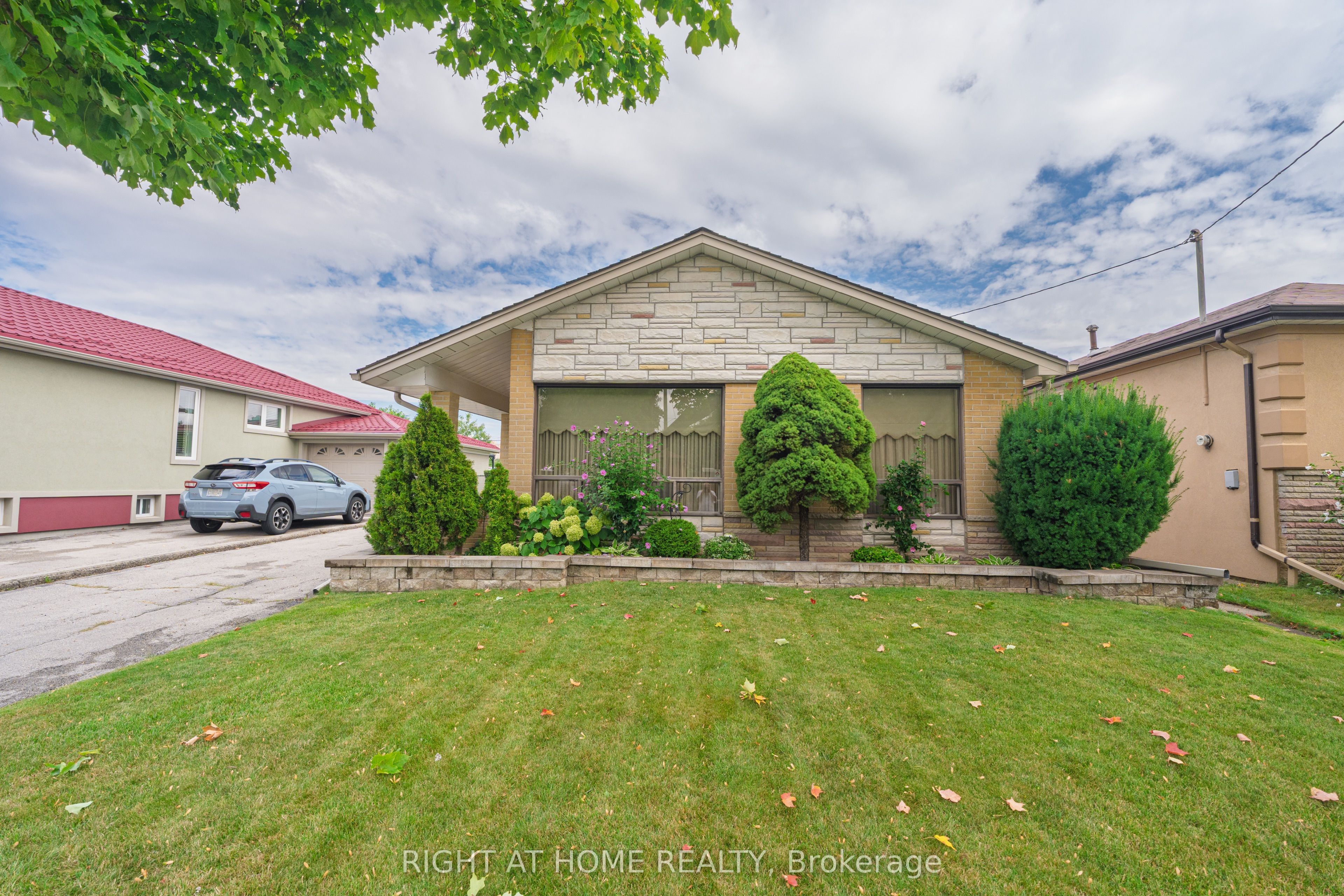 22 Monterrey Drive, Toronto, ON M9V 1S8 photo 2