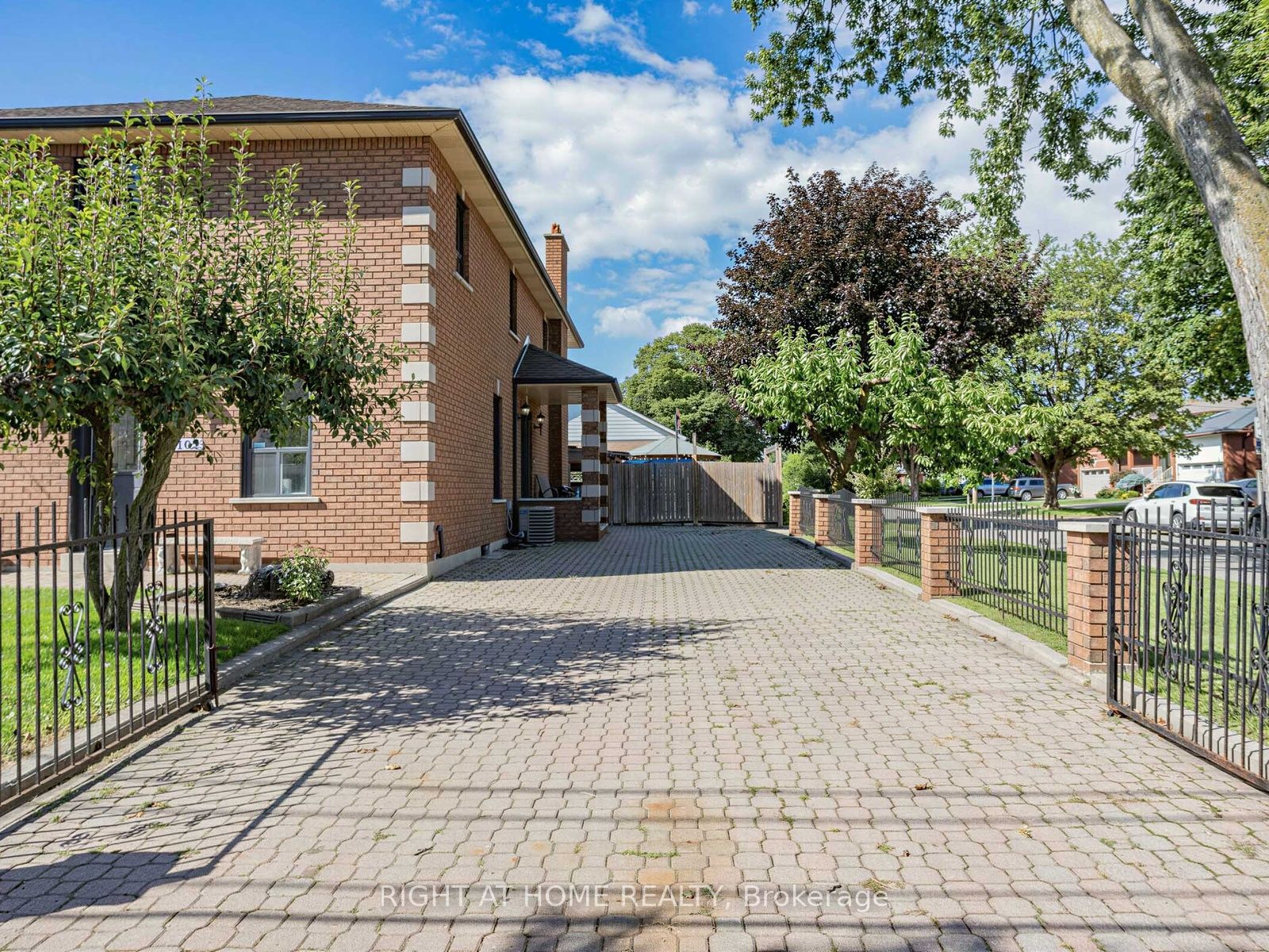 102 Judson Street, Toronto, ON M8Z 1B1 photo 2