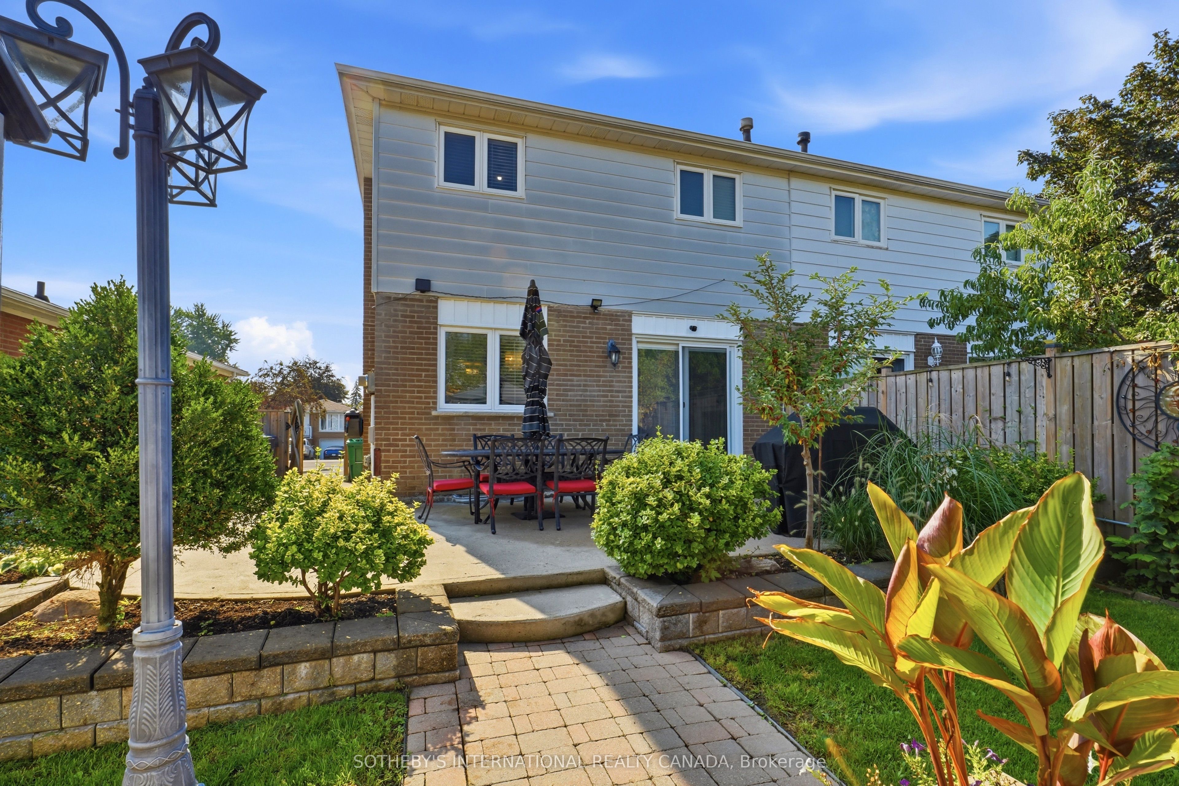 2429 Whaley Whaley Drive, Mississauga, ON L5B 2B3 photo 5