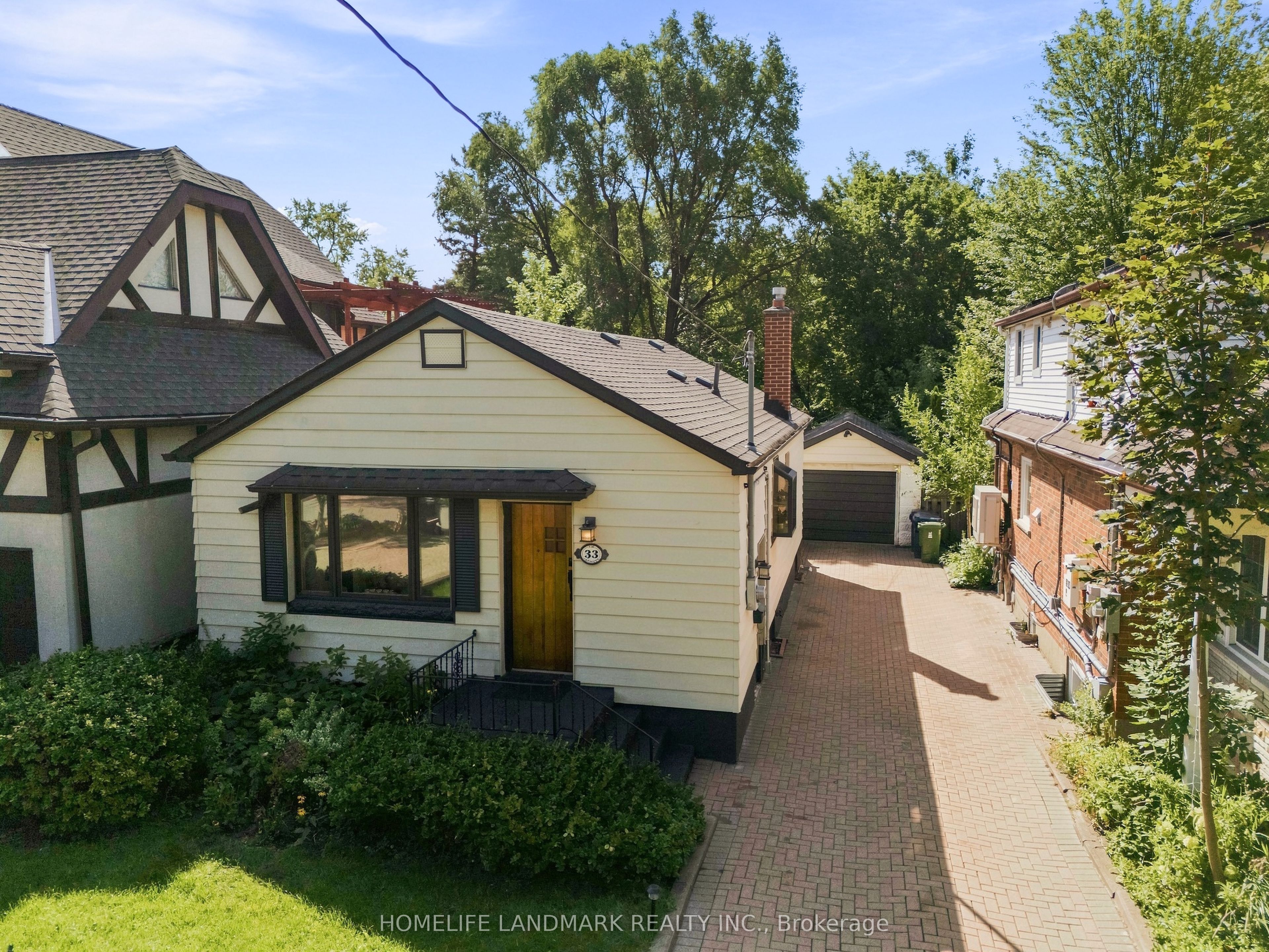 33 Ash Crescent, Toronto, ON M8W 1E4