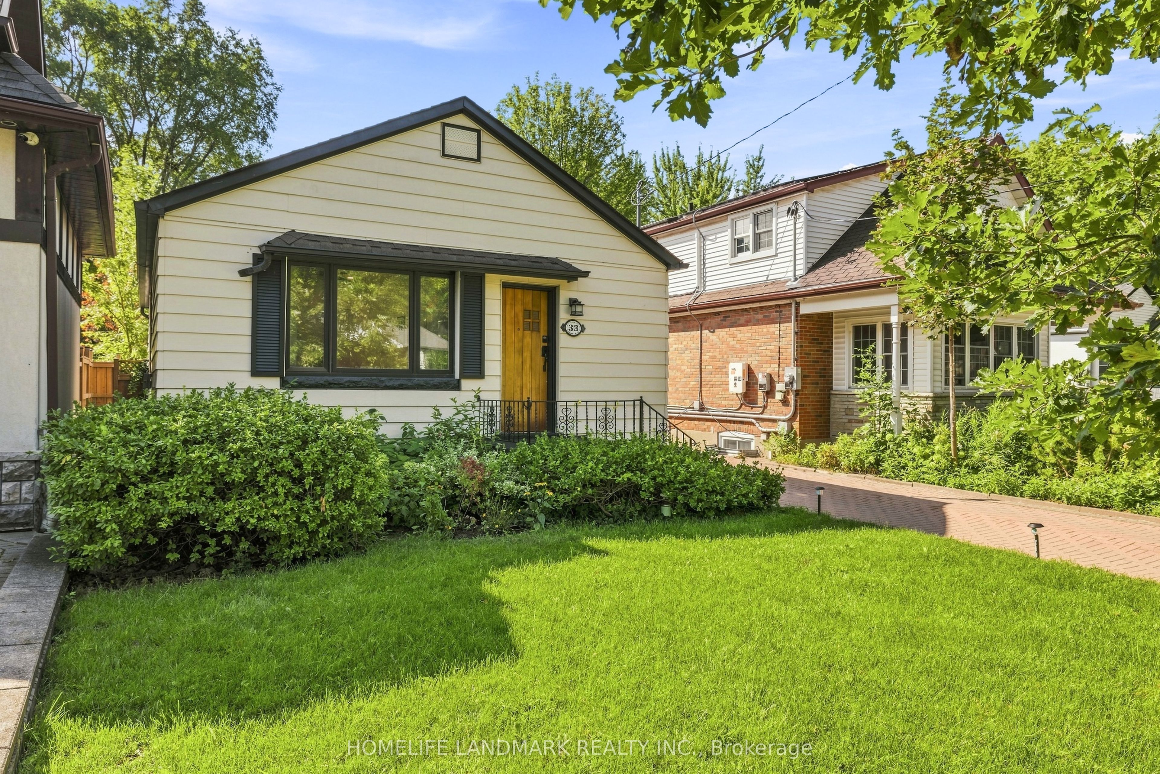 33 Ash Crescent, Toronto, ON M8W 1E4 photo 3