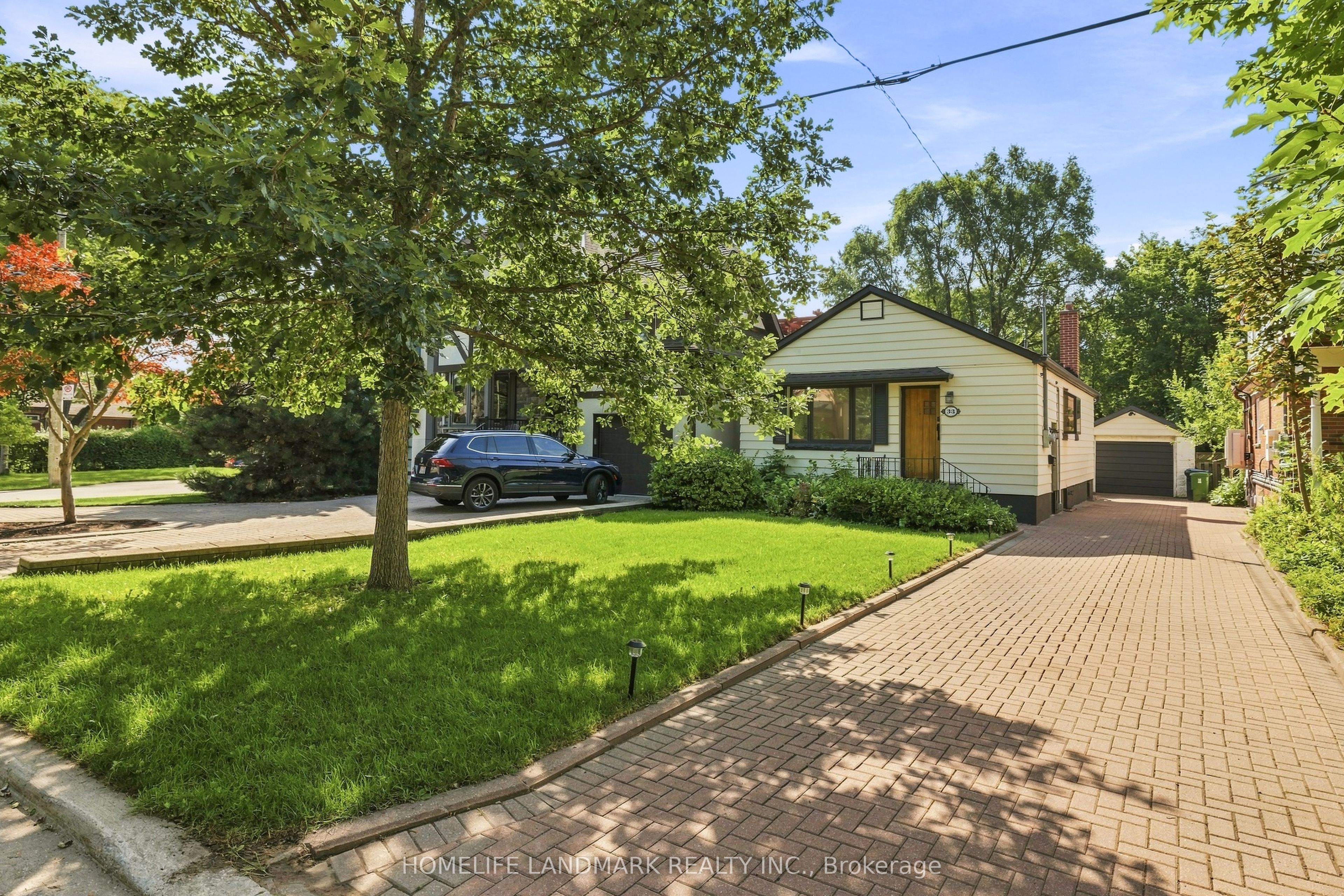 33 Ash Crescent, Toronto, ON M8W 1E4 photo 4