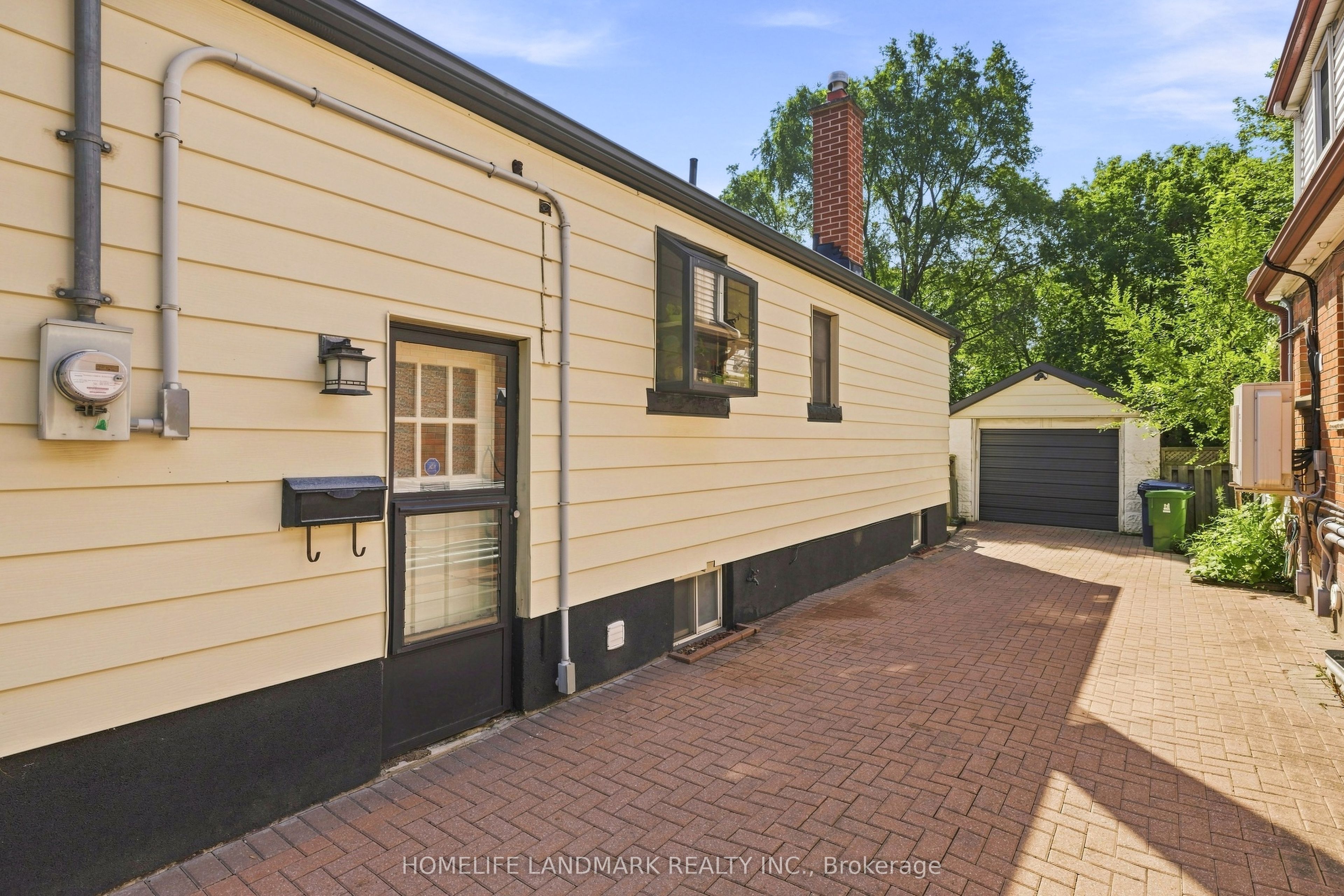 33 Ash Crescent, Toronto, ON M8W 1E4 photo 5