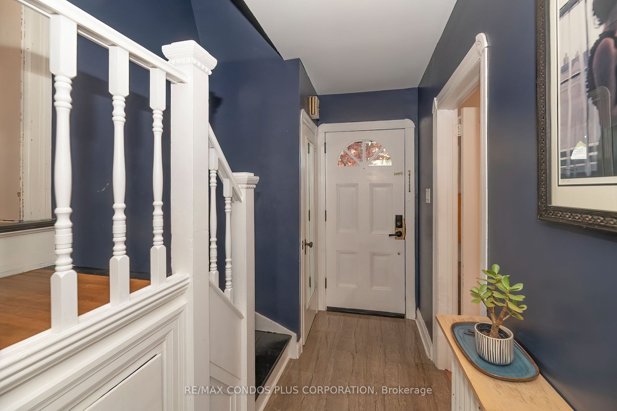 11 Elton Crescent, Toronto, ON M8W 2X9 photo 3