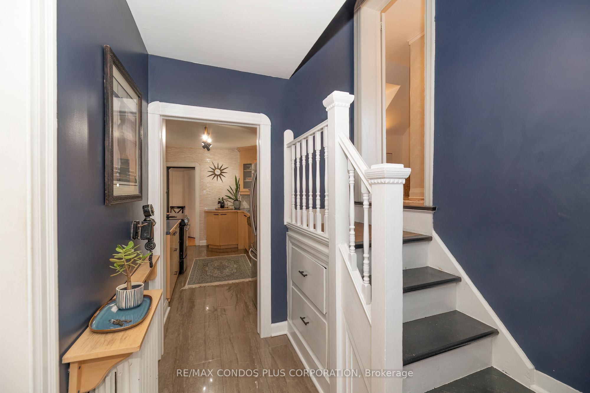 11 Elton Crescent, Toronto, ON M8W 2X9 photo 4
