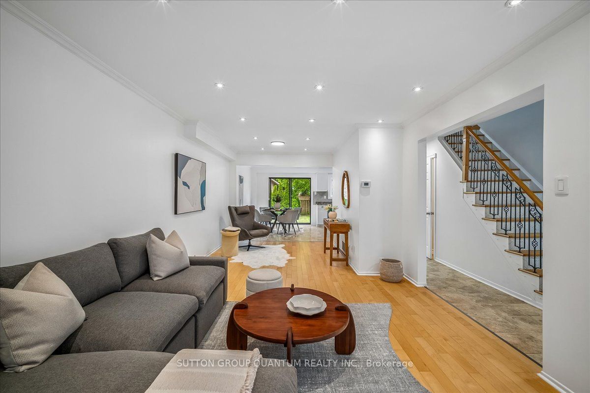 1023 Runnymead Crescent, Oakville, ON L6M 1C5 photo 4