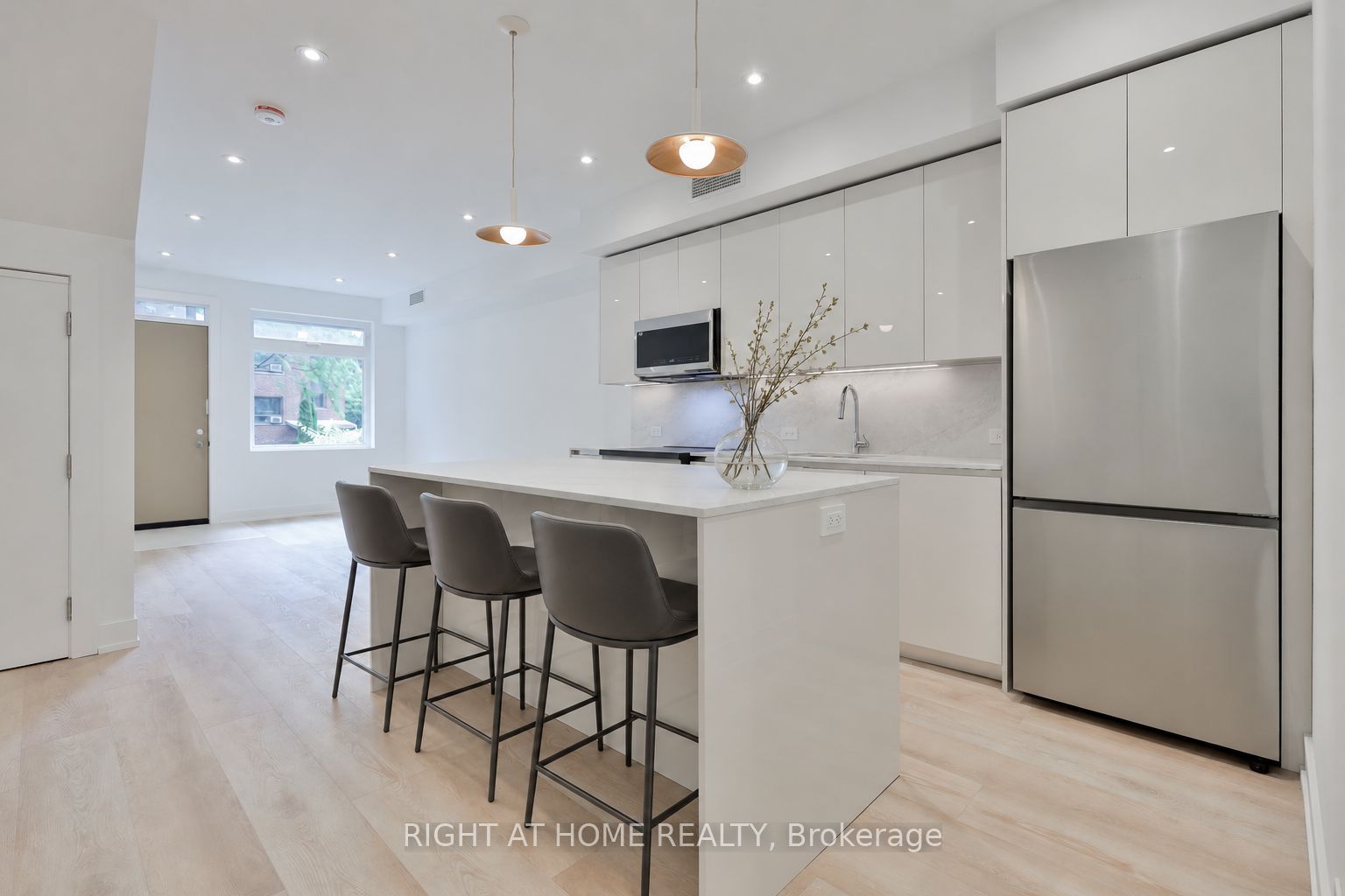 266 Indian Grove 1-Main Floor, Toronto, ON M6P 2H5 photo 4