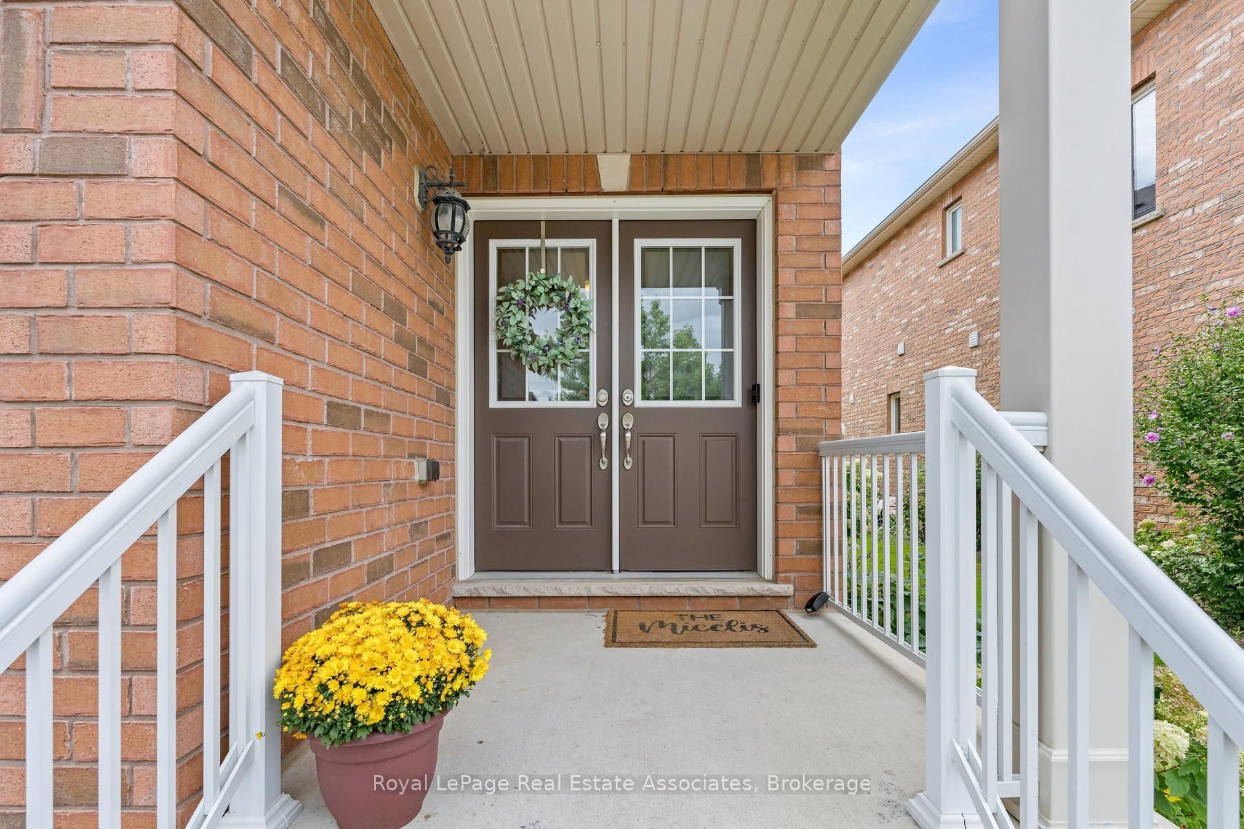 8 Duffel Crescent, Halton Hills, ON L7G 0H7 photo 3