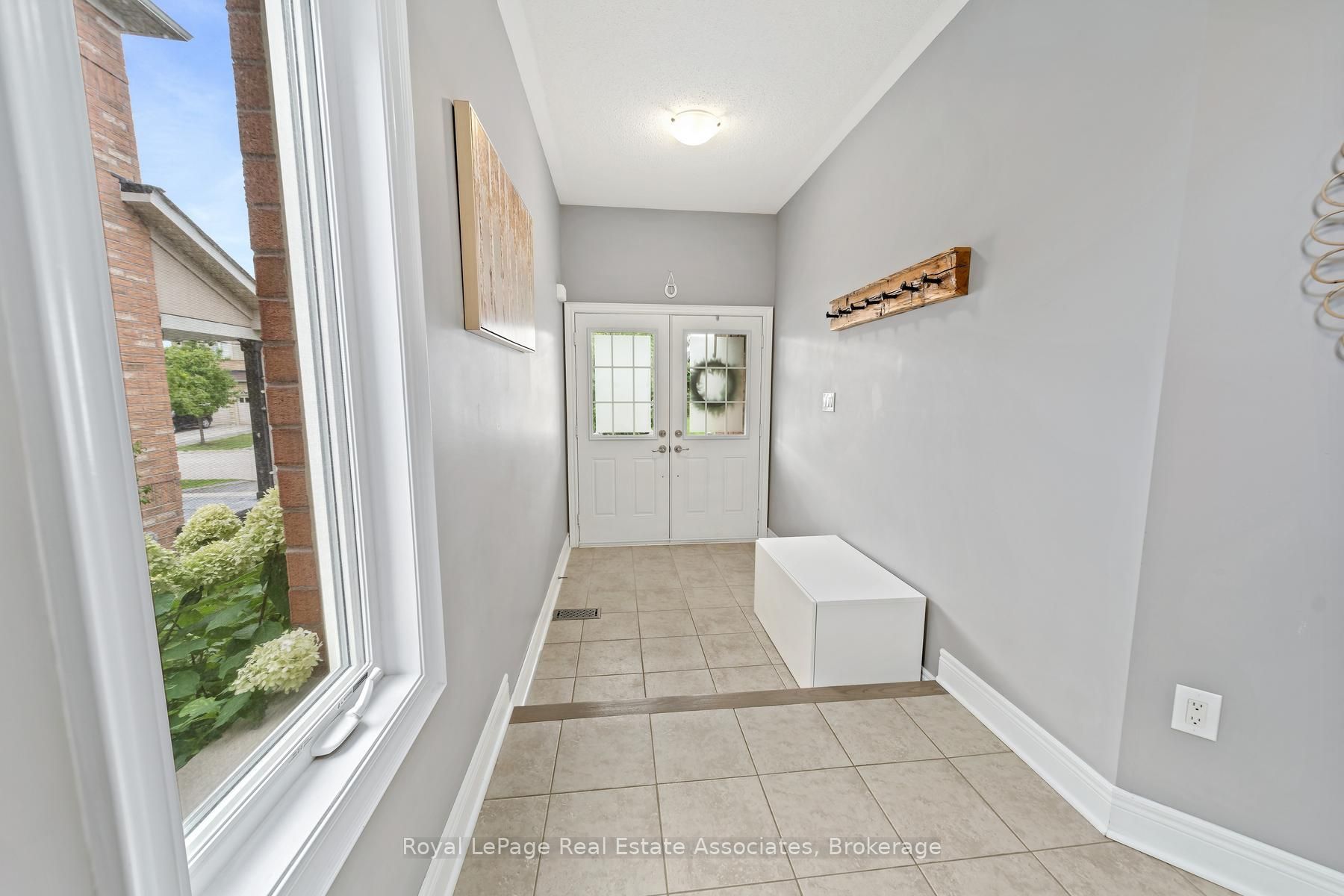 8 Duffel Crescent, Halton Hills, ON L7G 0H7 photo 4