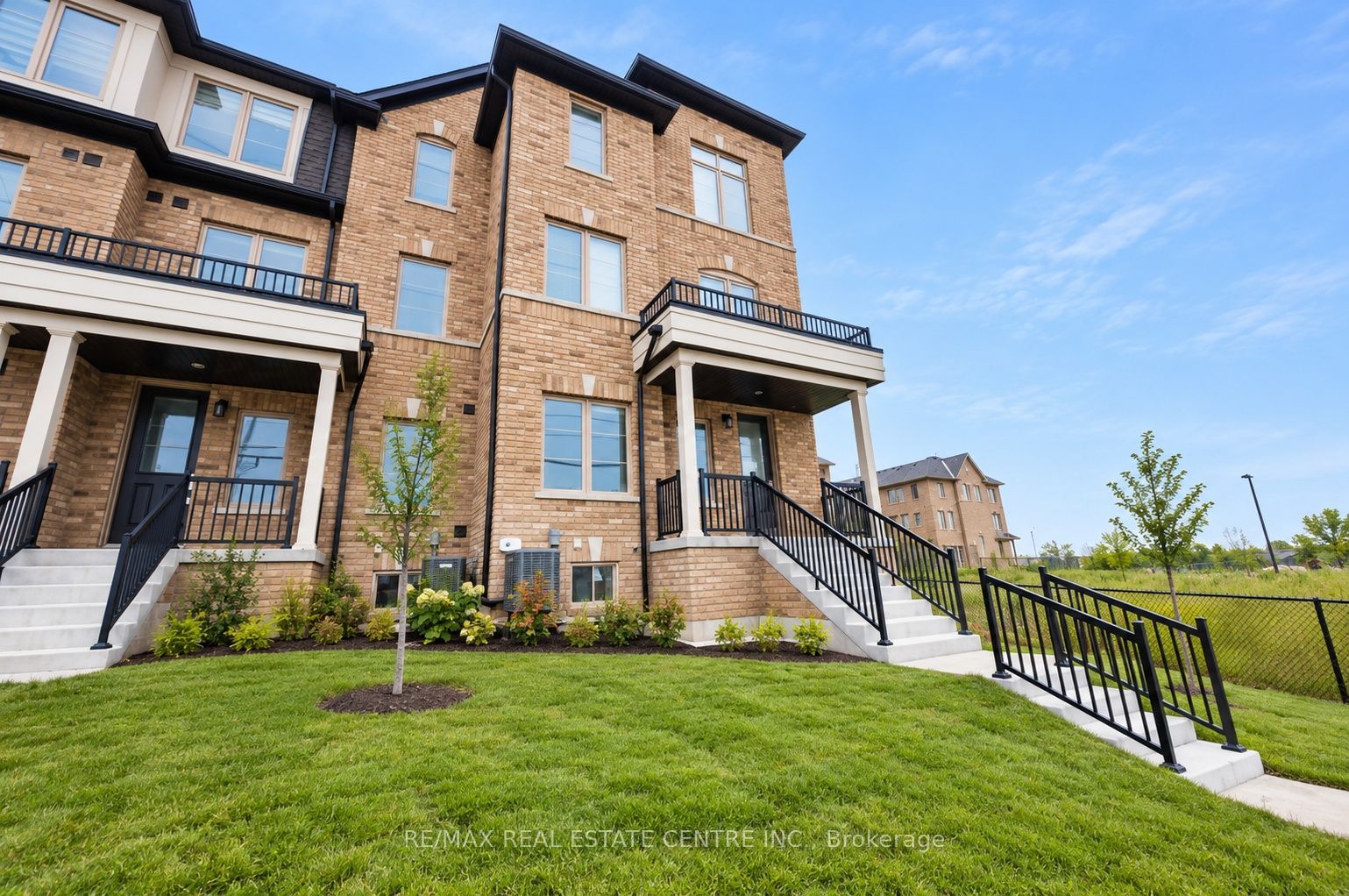 18 Vestry Way, Brampton, ON L6P 4N8 photo 4